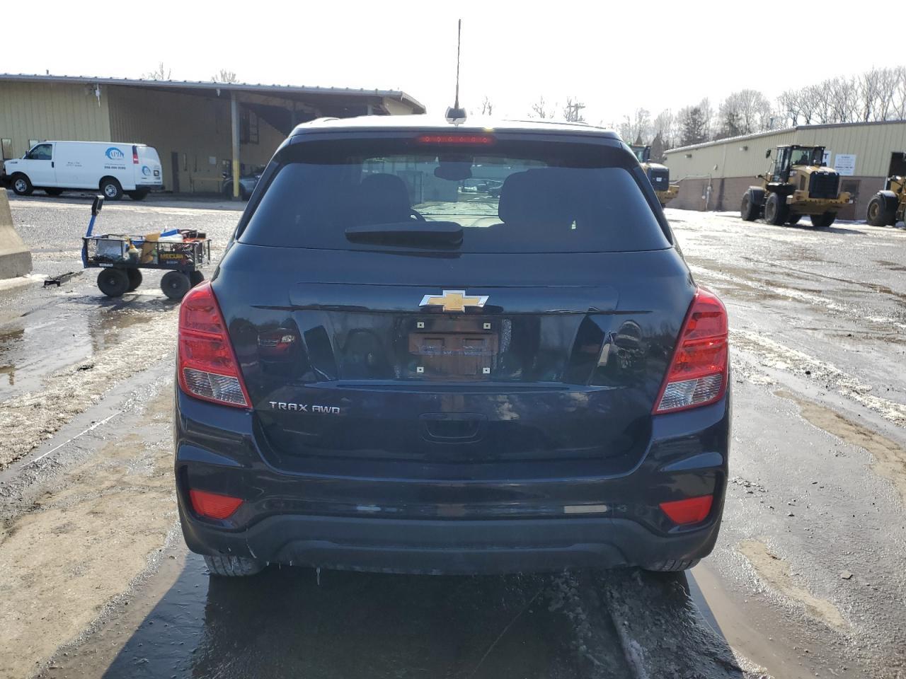 2021 CHEVROLET TRAX LS - Image 6