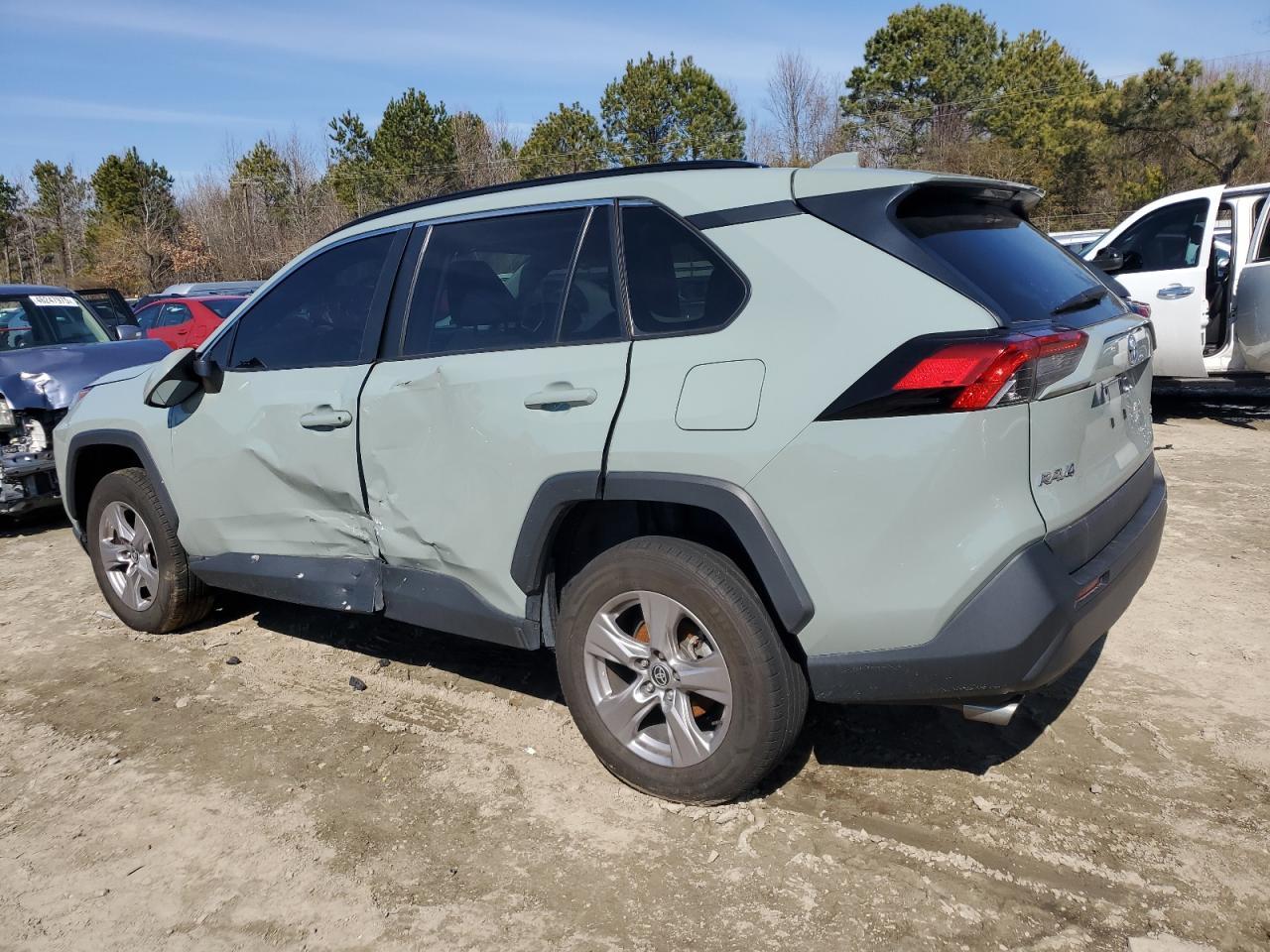 2022 TOYOTA RAV4 XLE - Фото 2