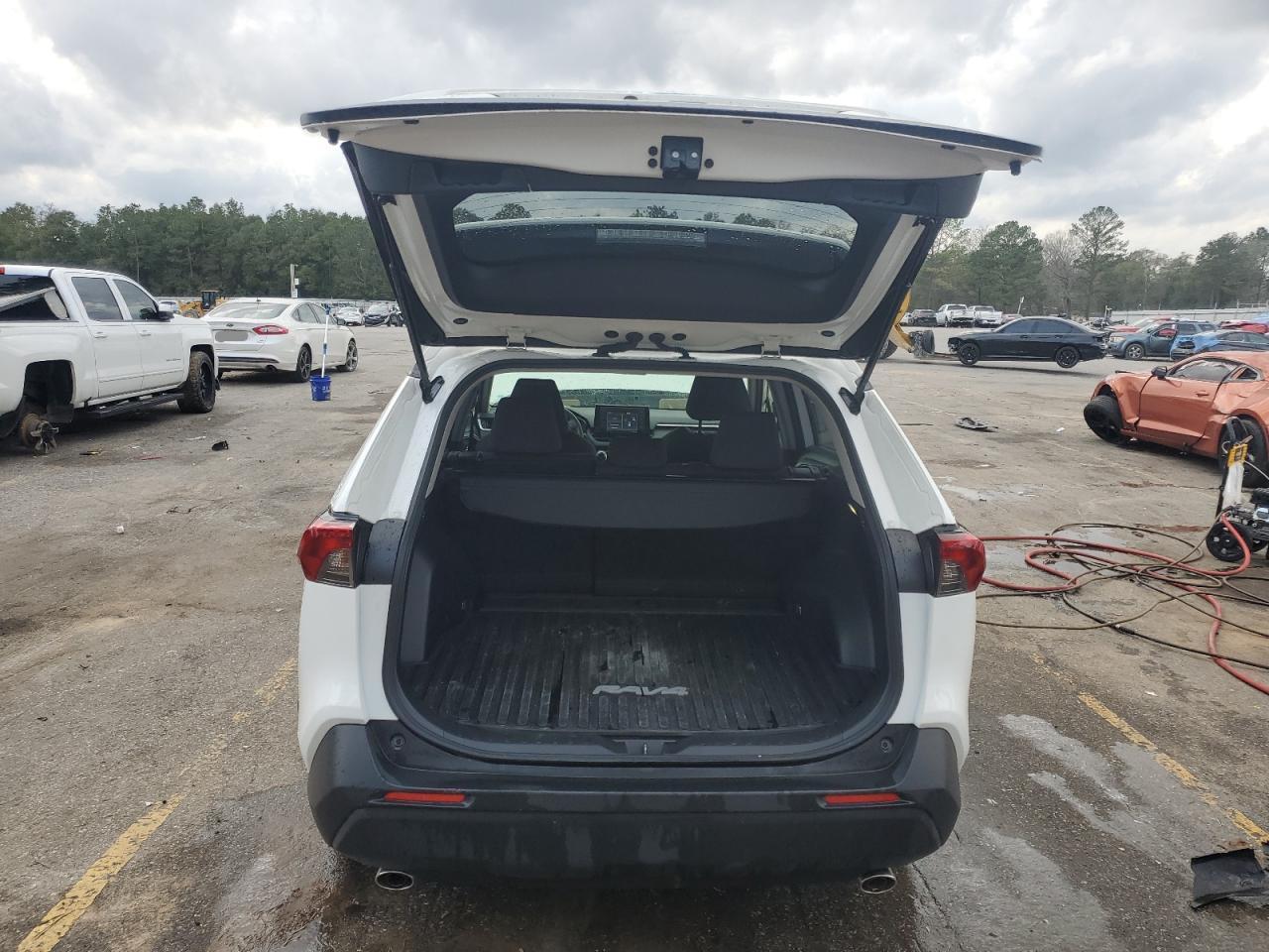 2022 TOYOTA RAV4 XLE - Фото 6