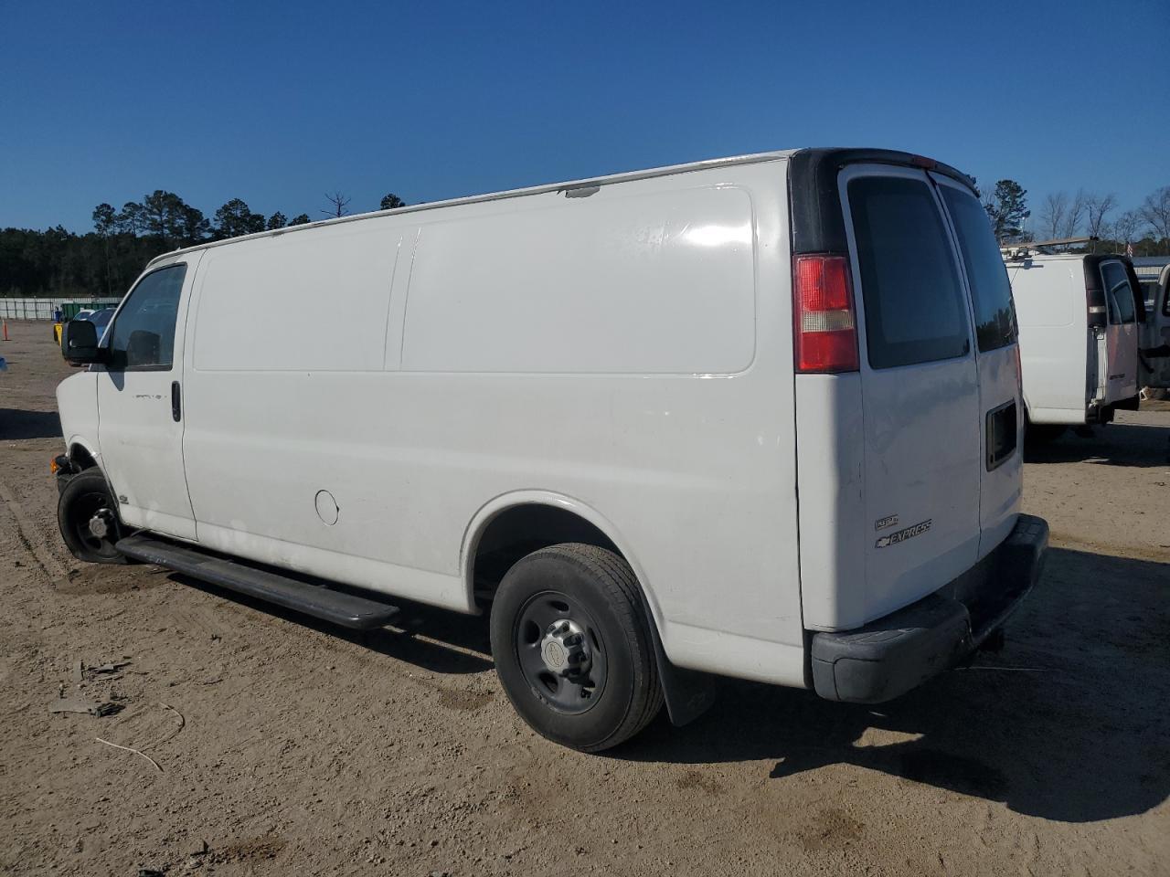 2010 CHEVROLET EXPRESS G3 - Image 2