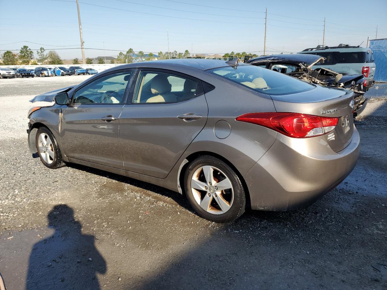 2013 HYUNDAI ELANTRA GL - Image 2