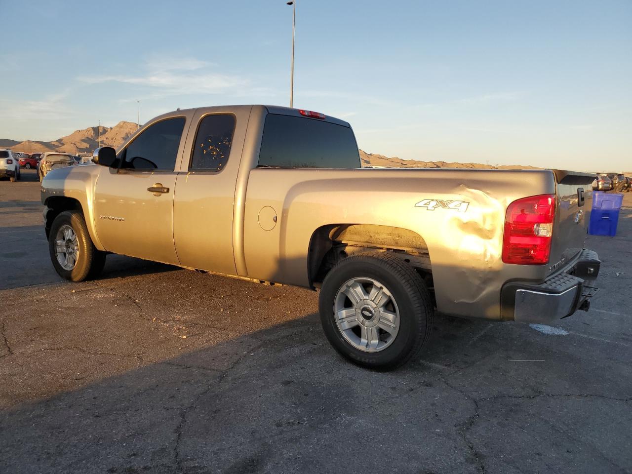 2013 CHEVROLET SILVERADO - Фото 2