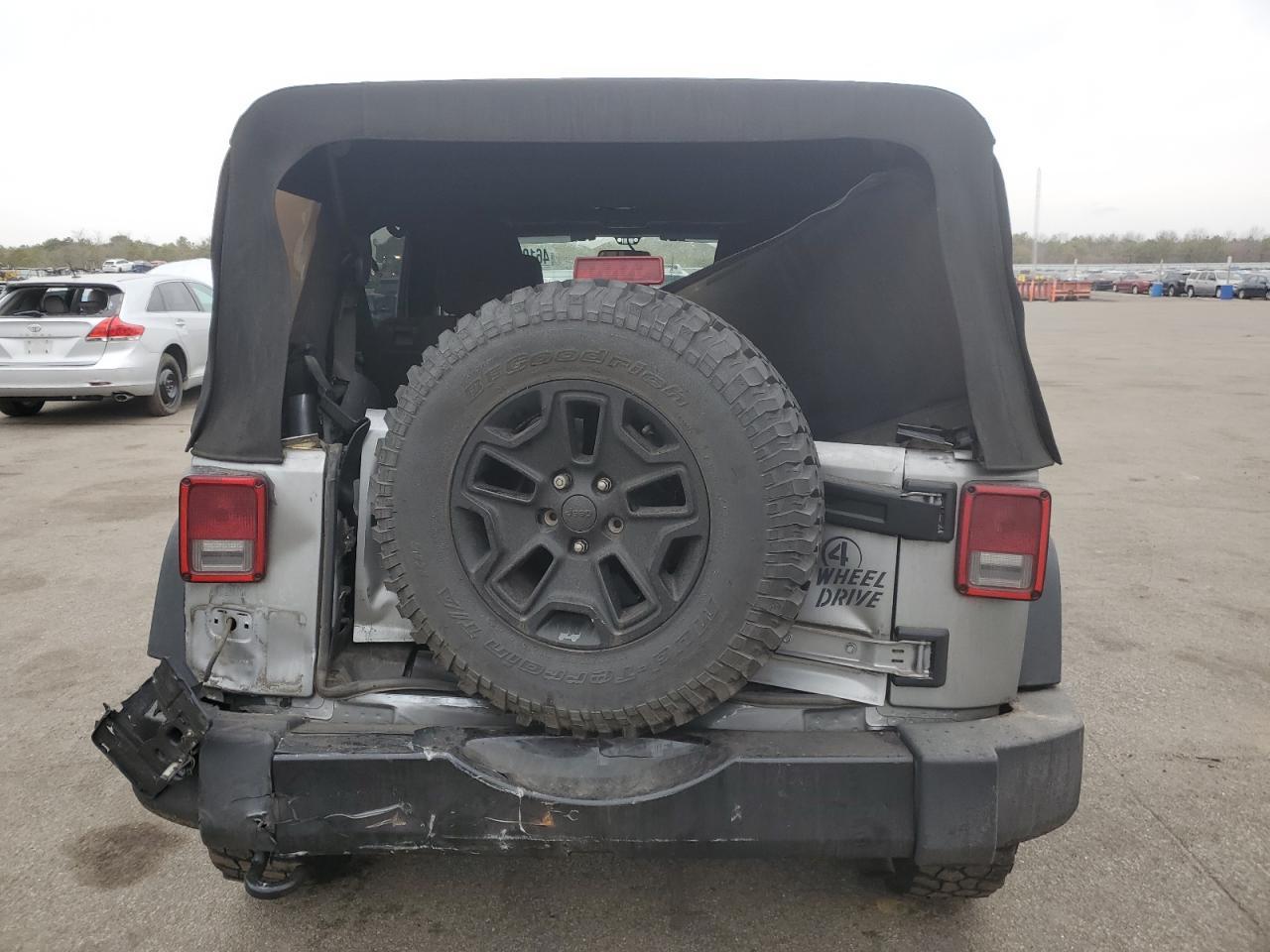 2017 JEEP WRANGLER U - Image 6