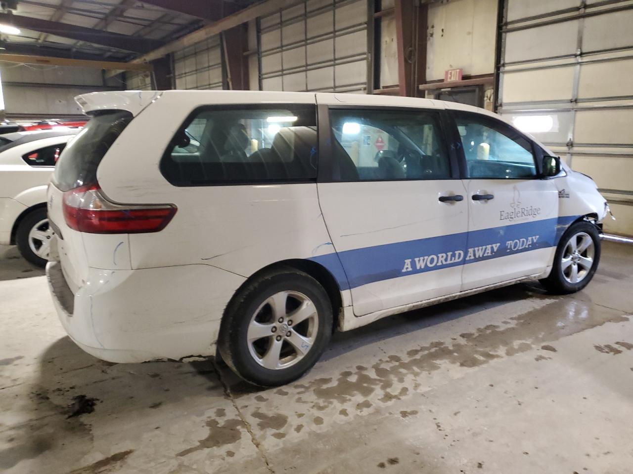 2015 TOYOTA SIENNA - Фото 3