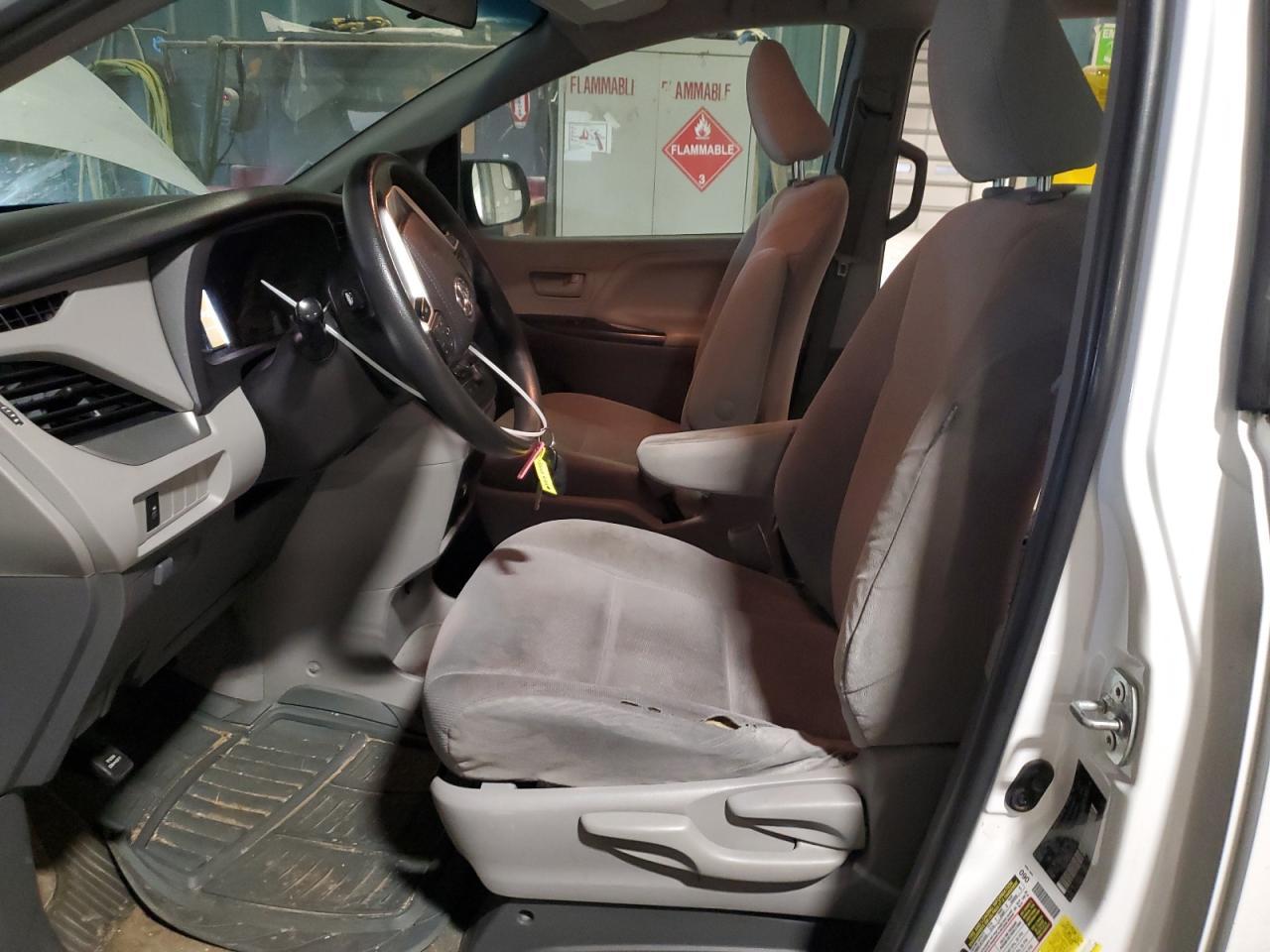 2015 TOYOTA SIENNA - Фото 7