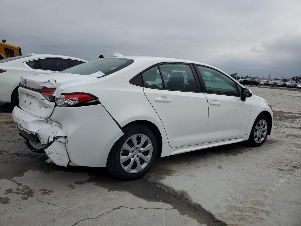 2021 TOYOTA COROLLA LE - Фото 3