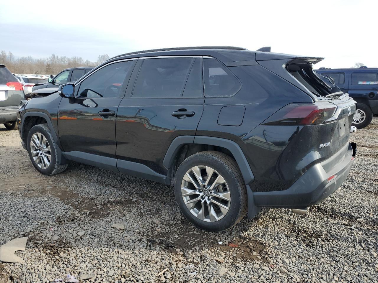 2019 TOYOTA RAV4 XLE P - Фото 2
