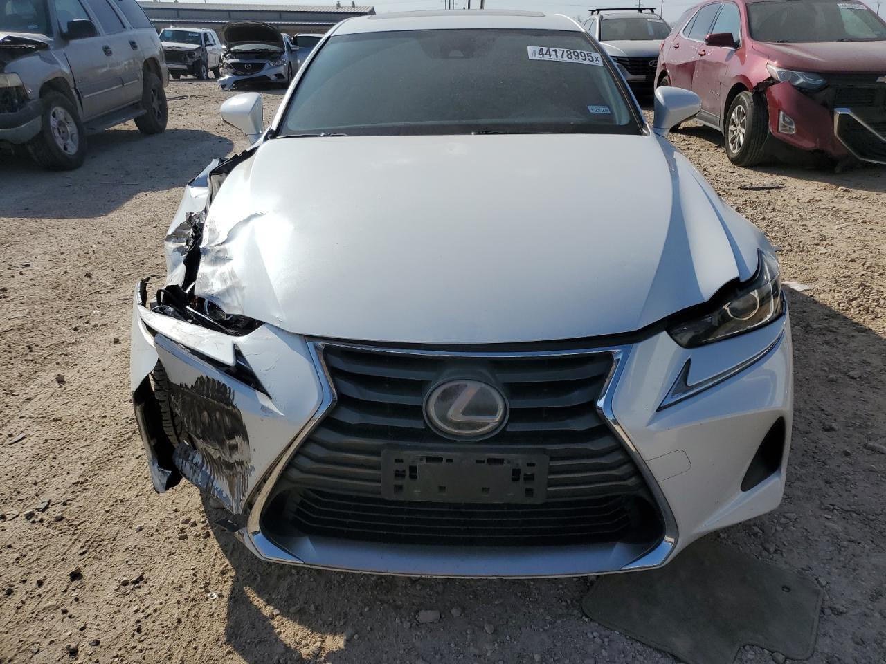 2017 LEXUS IS 200T - Фото 5
