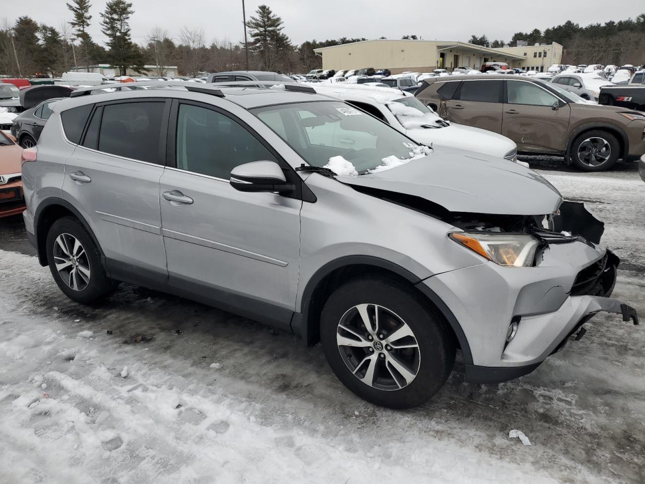 2017 TOYOTA RAV4 XLE - Фото 4