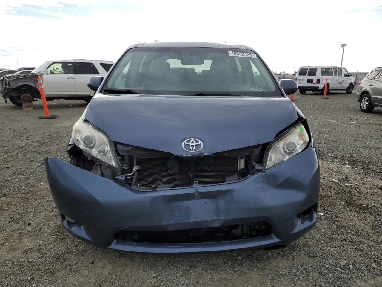 2015 TOYOTA SIENNA XLE - Фото 5