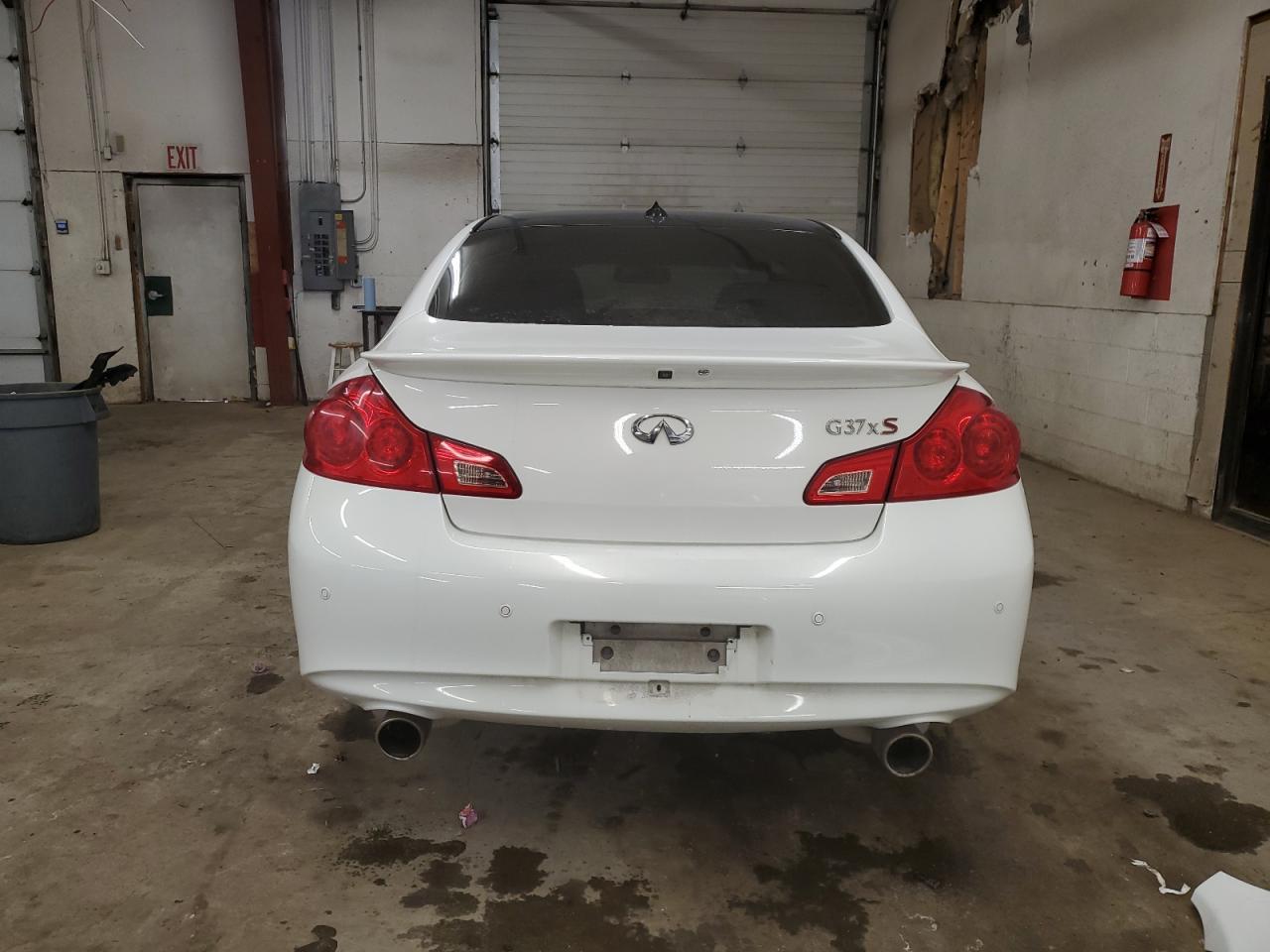 2011 INFINITI G37 - Image 6