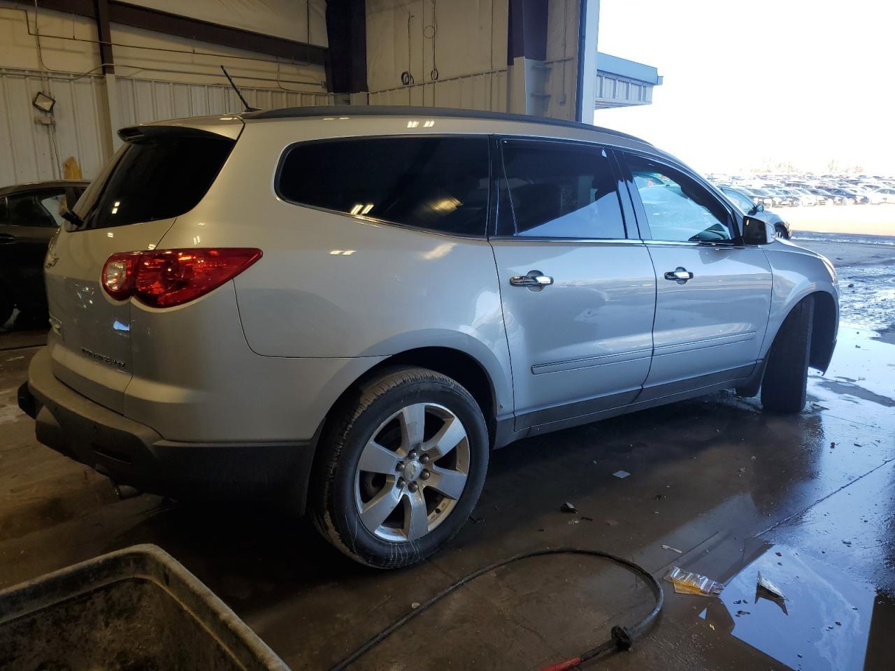 2011 CHEVROLET TRAVERSE L - Фото 3