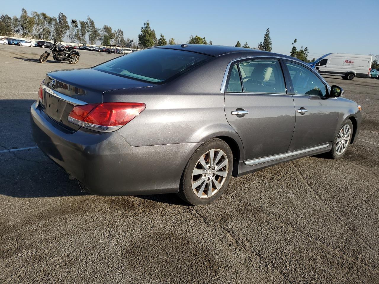 2011 TOYOTA AVALON BAS - Image 3