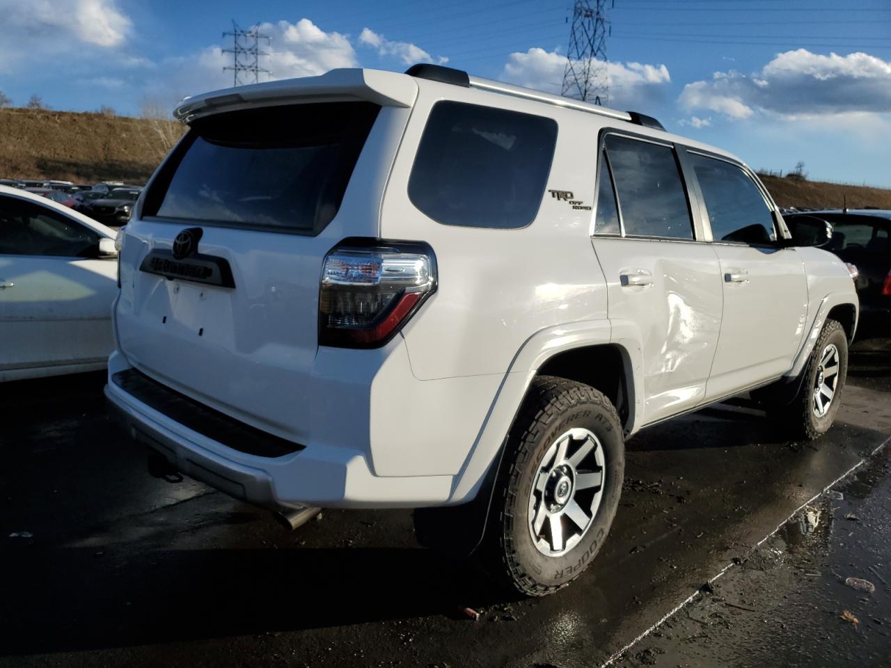 2018 TOYOTA 4RUNNER SR - Image 3