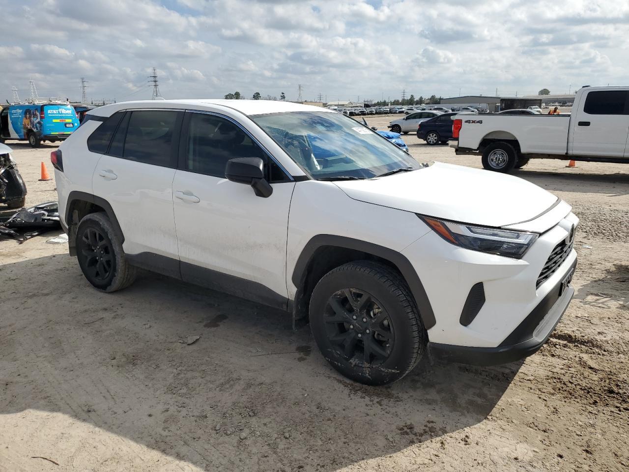 2023 TOYOTA RAV4 LE - Фото 4