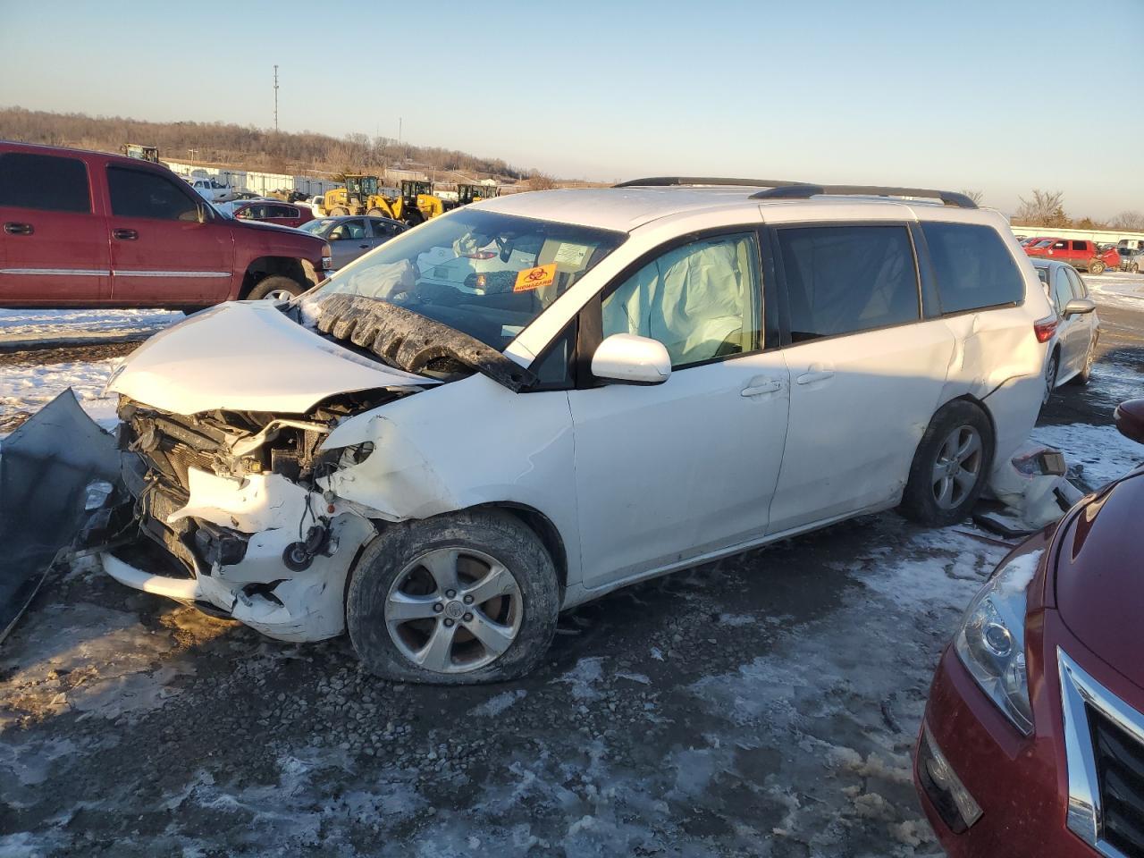 2015 TOYOTA SIENNA LE