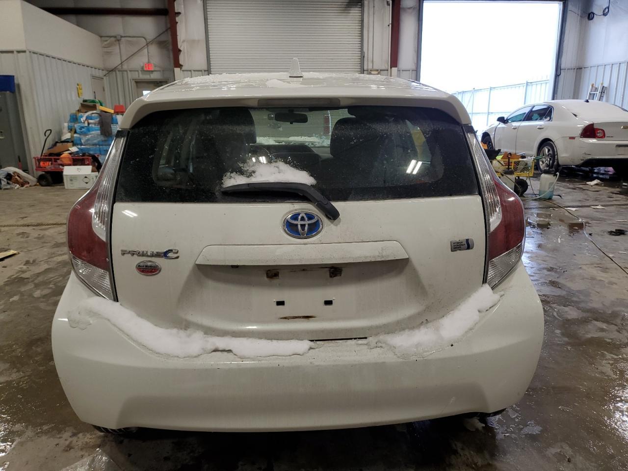 2015 TOYOTA PRIUS C - Фото 6