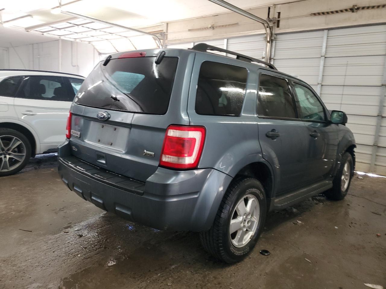 2010 FORD ESCAPE XLT - Image 3