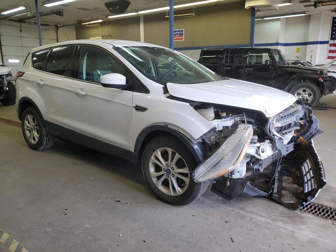 2017 FORD ESCAPE SE - Фото 4