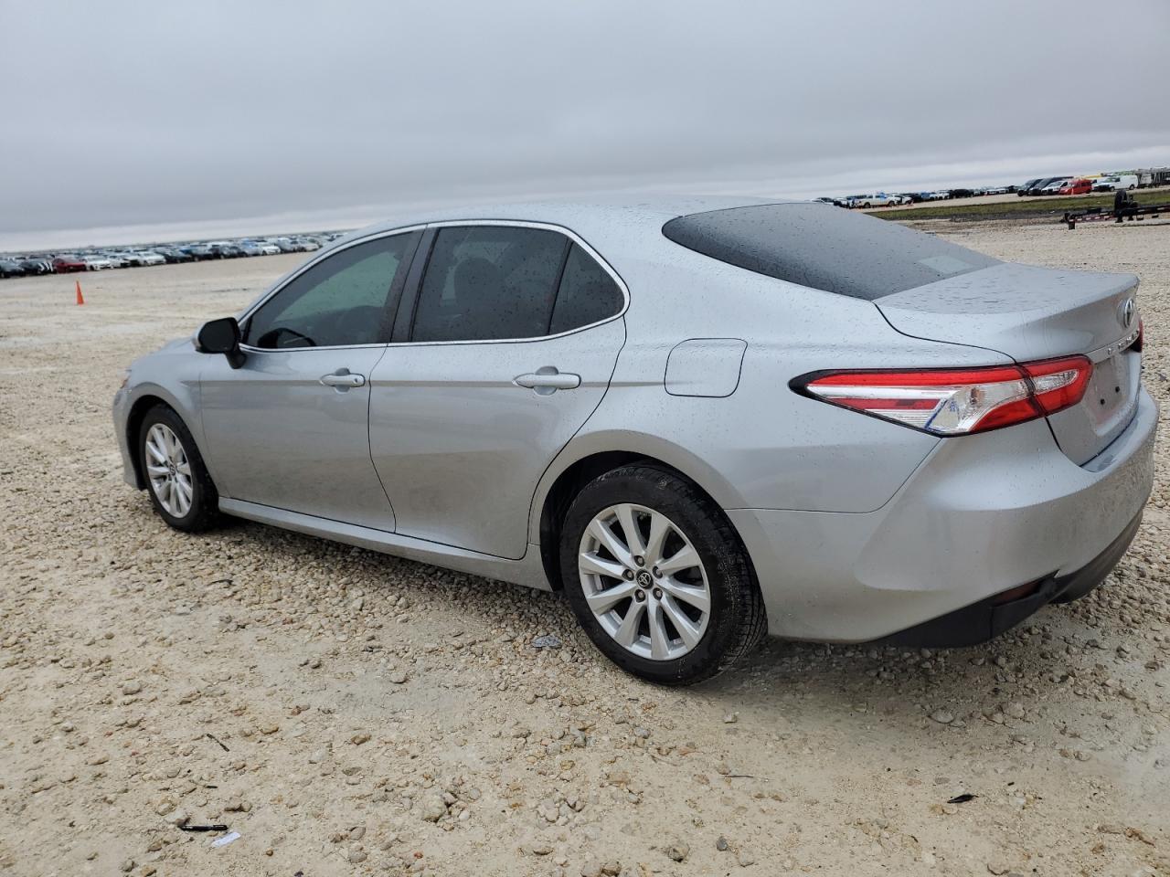 2018 TOYOTA CAMRY L - Фото 2