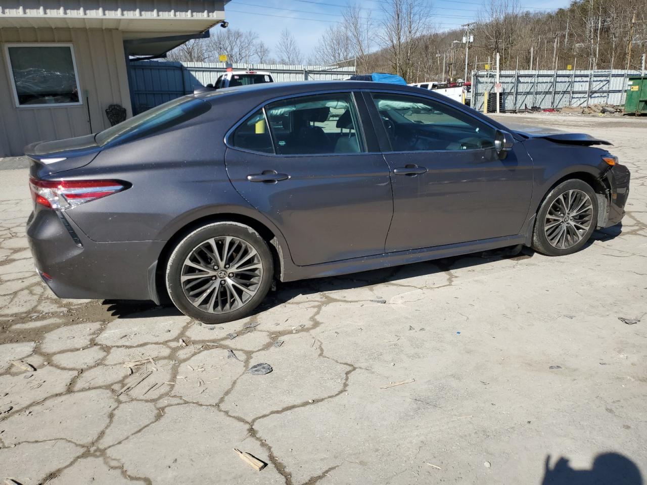 2020 TOYOTA CAMRY SE - Image 3