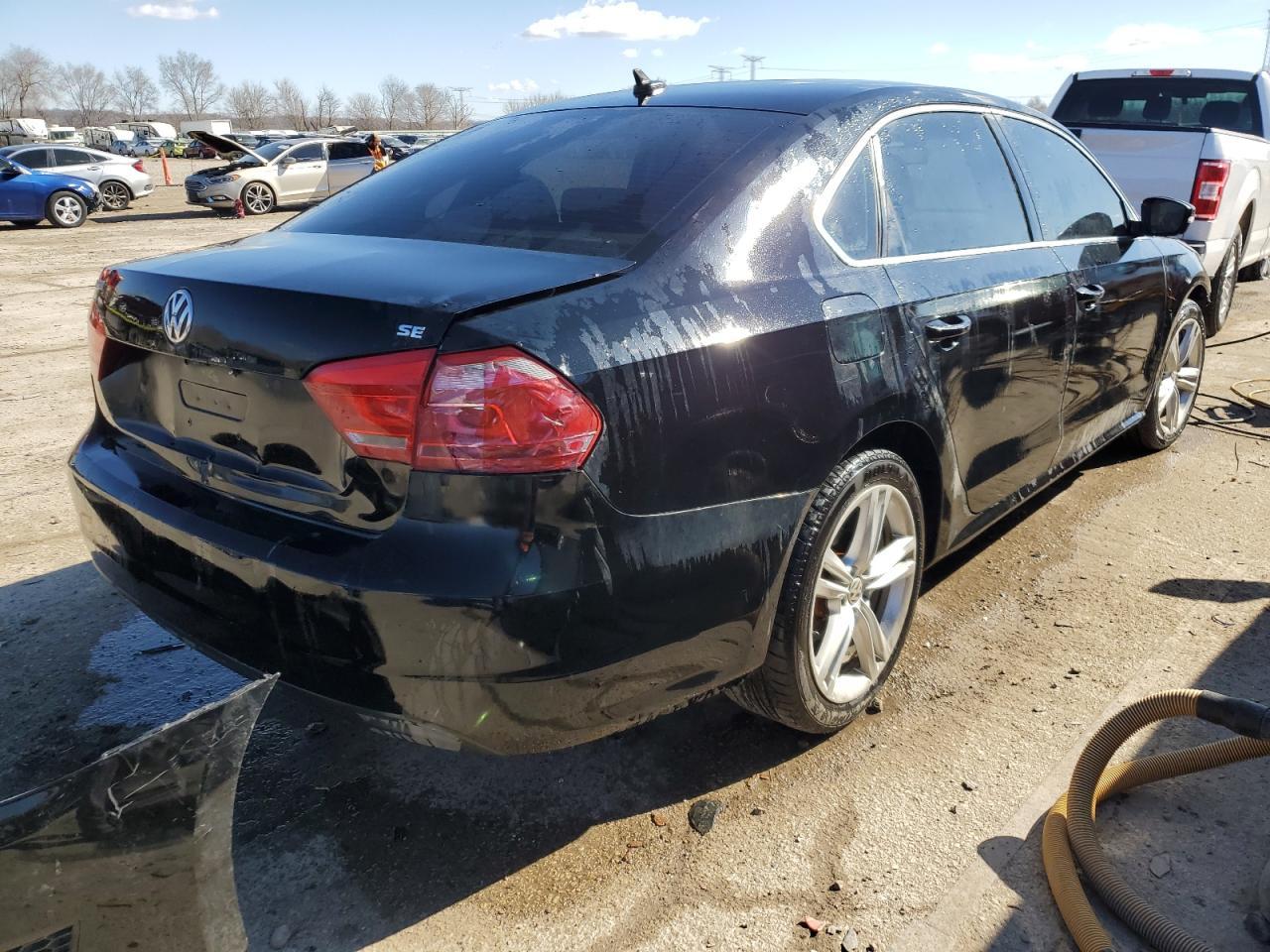 2014 VOLKSWAGEN PASSAT SE - Image 3