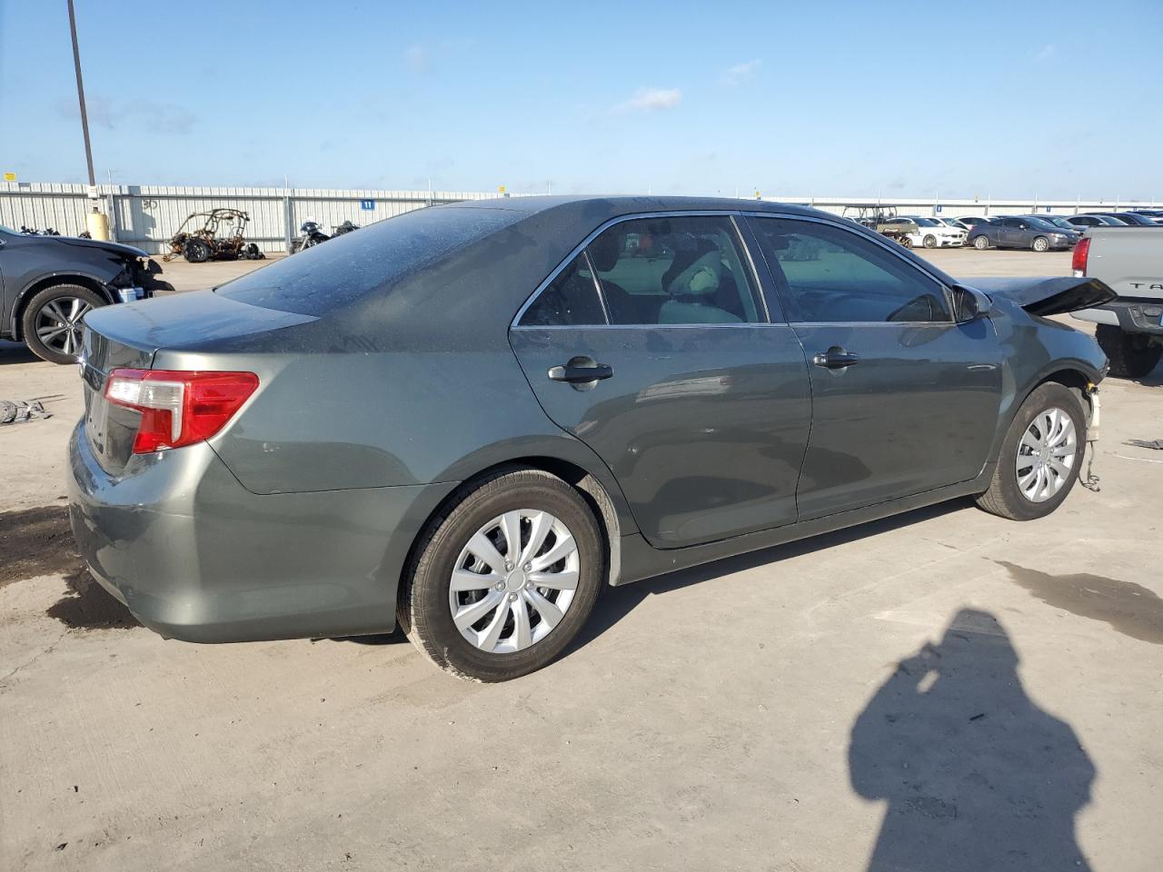 2013 TOYOTA CAMRY L - Фото 3
