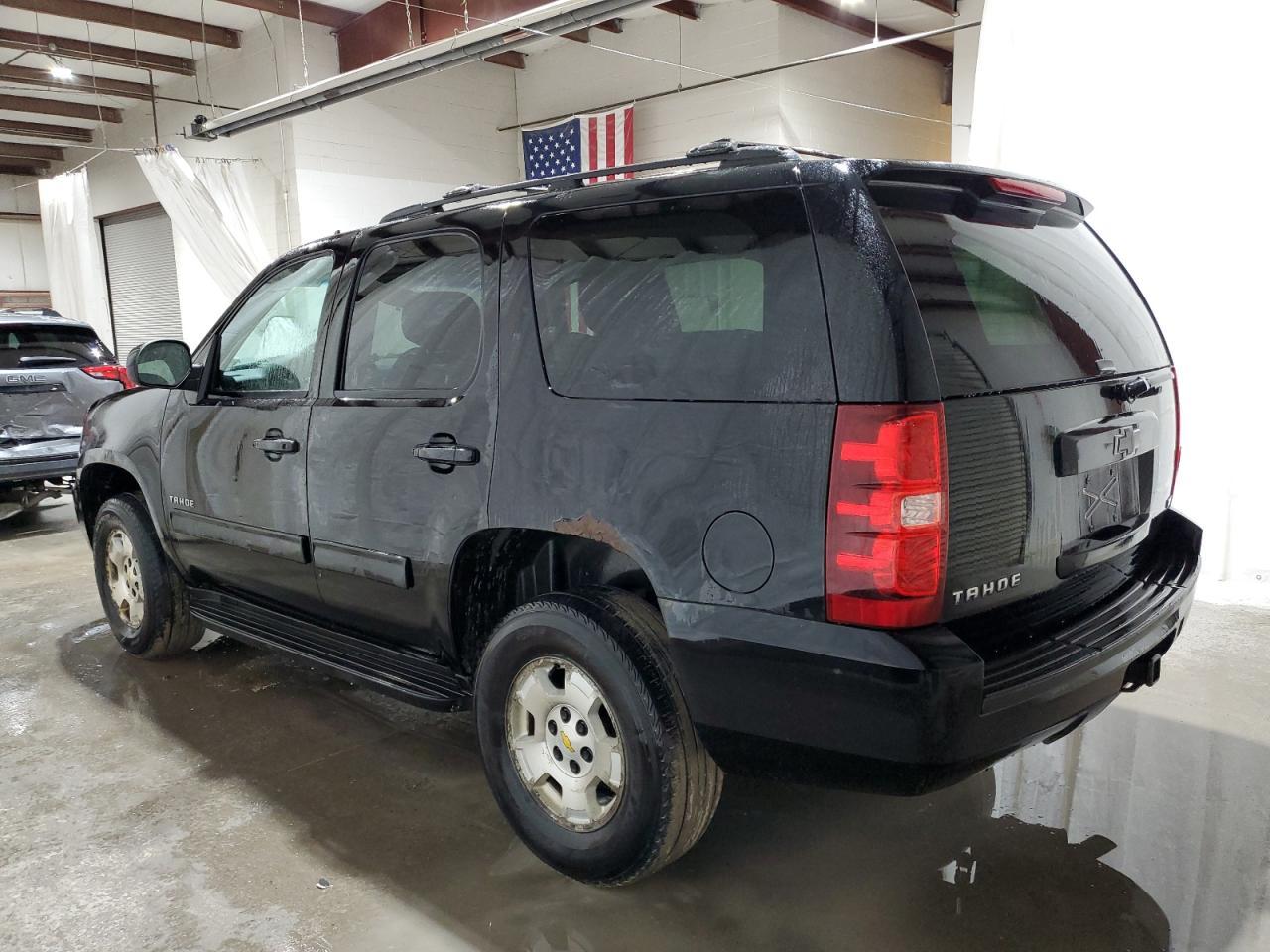 2011 CHEVROLET TAHOE K150 - Фото 2