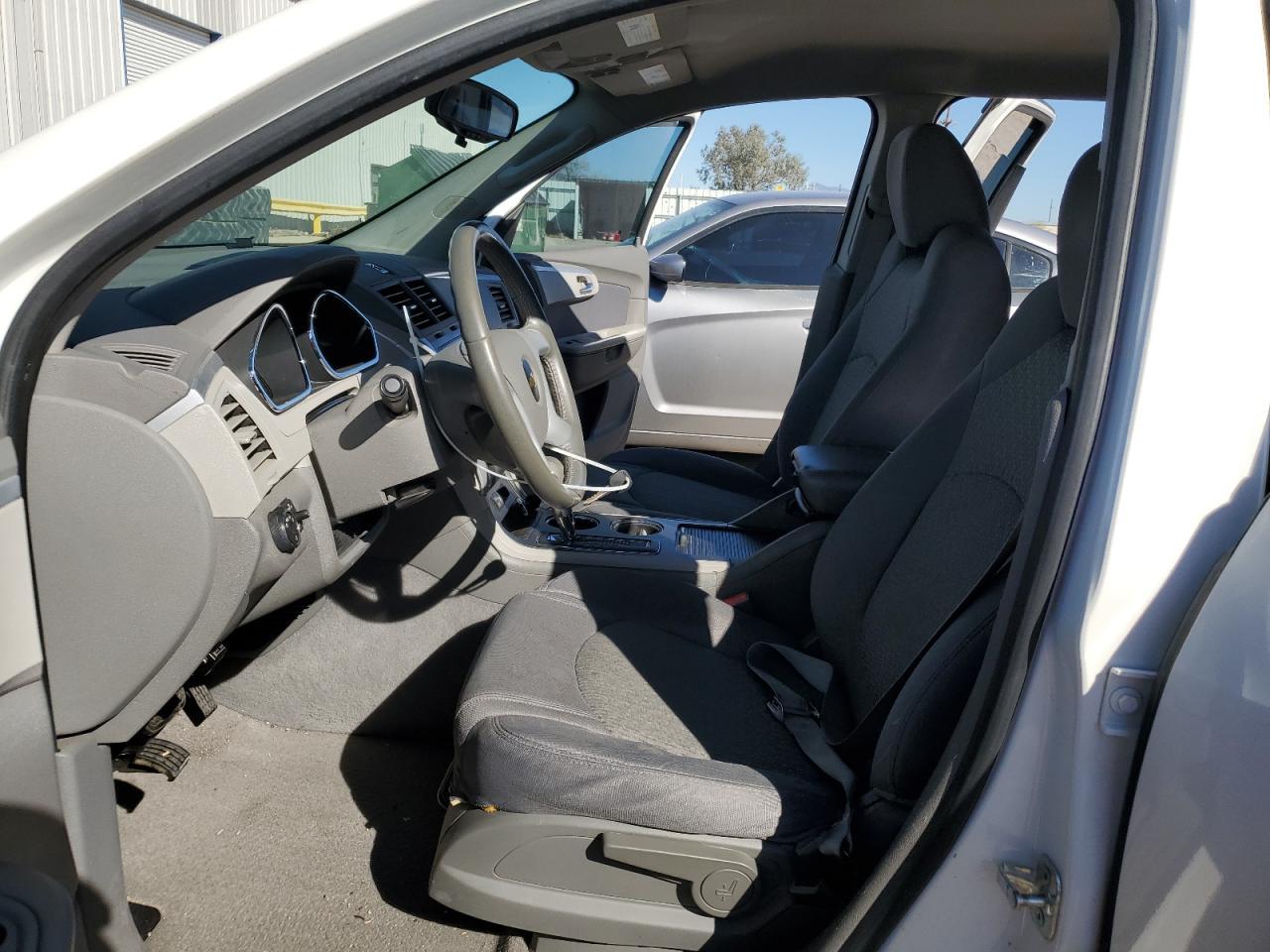 2011 CHEVROLET TRAVERSE L - Image 7