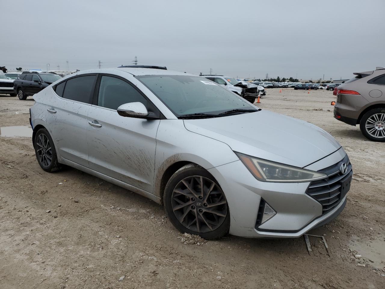 2019 HYUNDAI ELANTRA SE - Фото 4