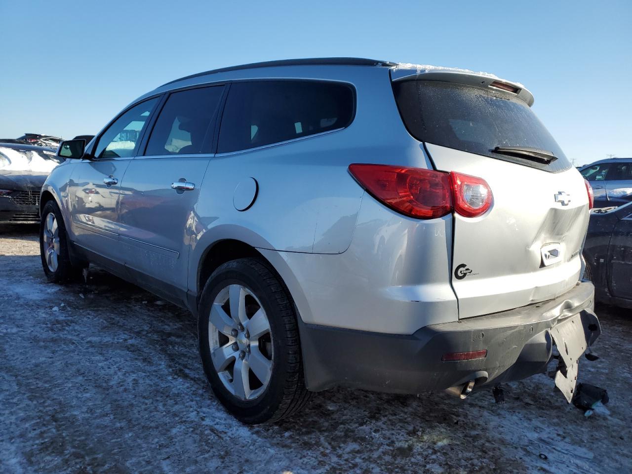 2012 CHEVROLET TRAVERSE L - Image 2