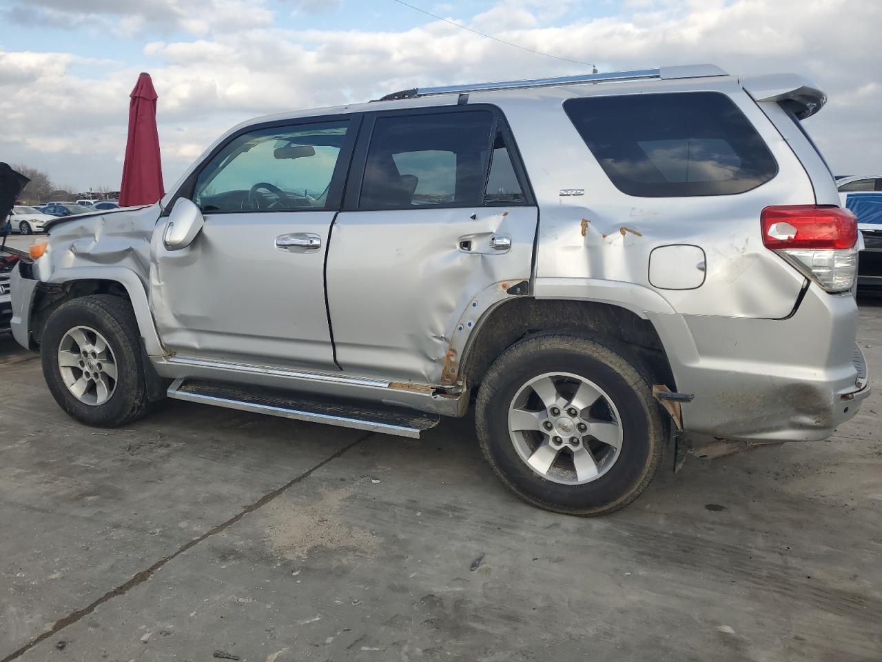 2011 TOYOTA 4RUNNER SR - Image 2