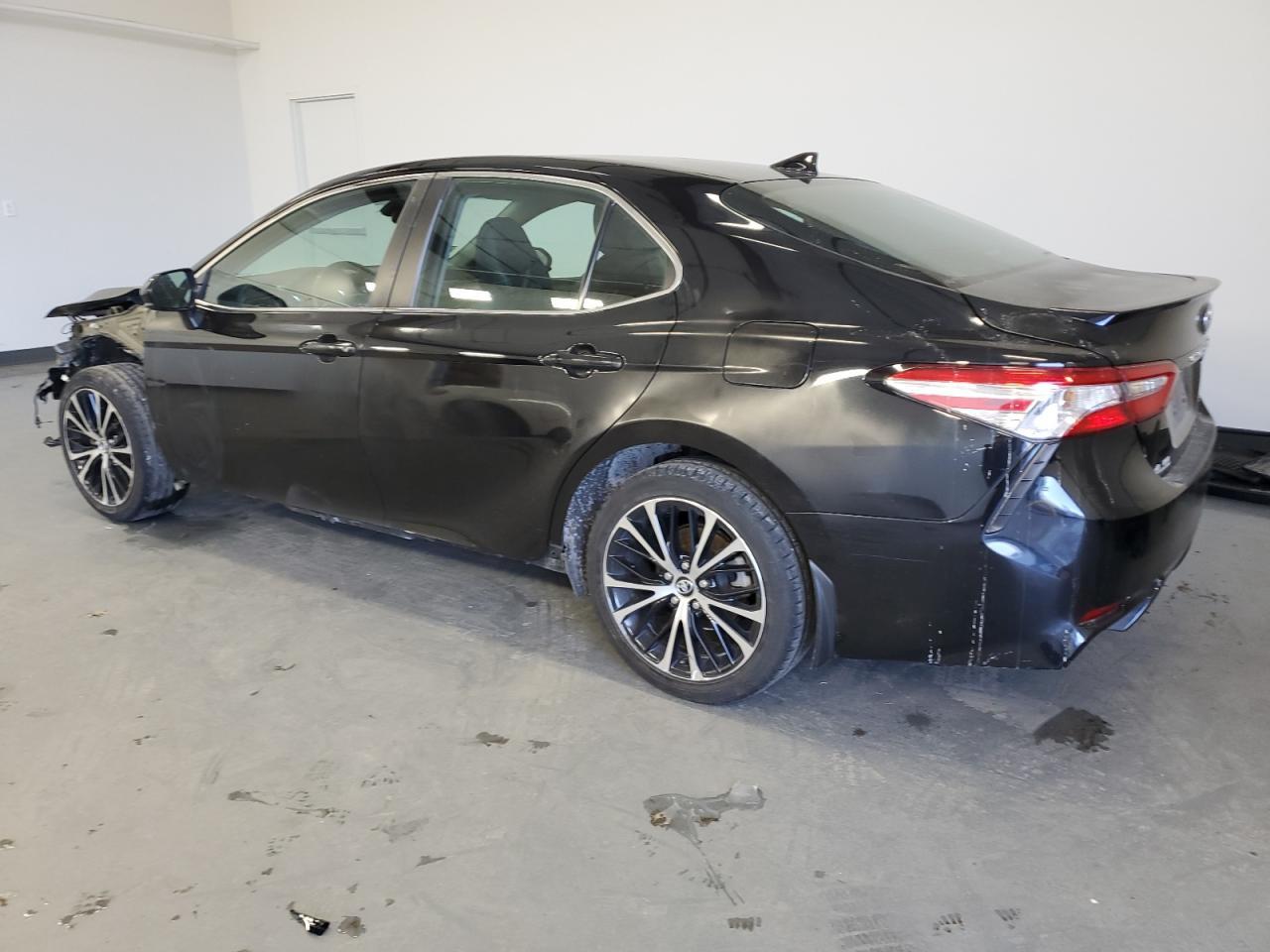 2020 TOYOTA CAMRY SE - Image 2