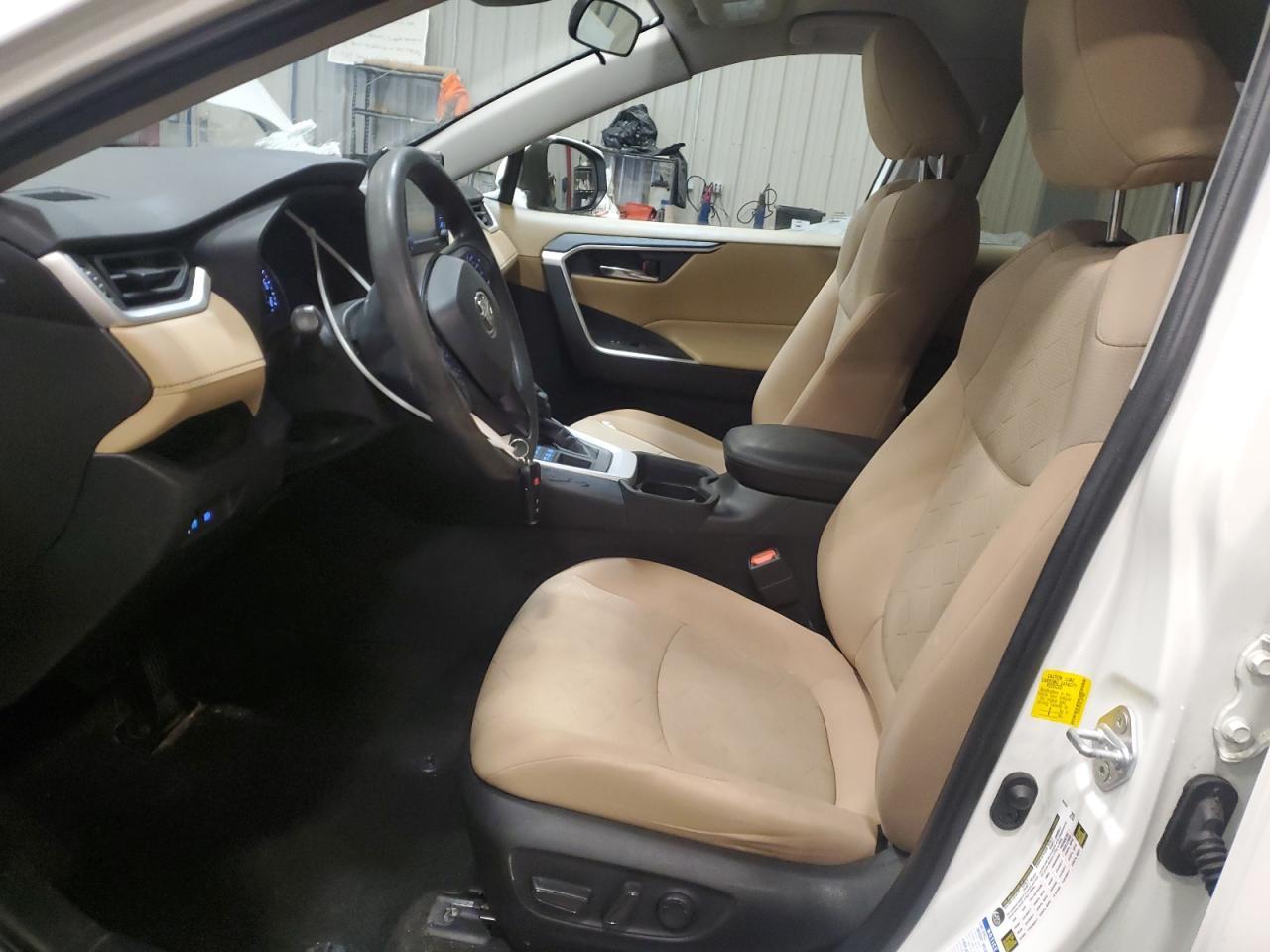 2020 TOYOTA RAV4 XLE - Фото 7