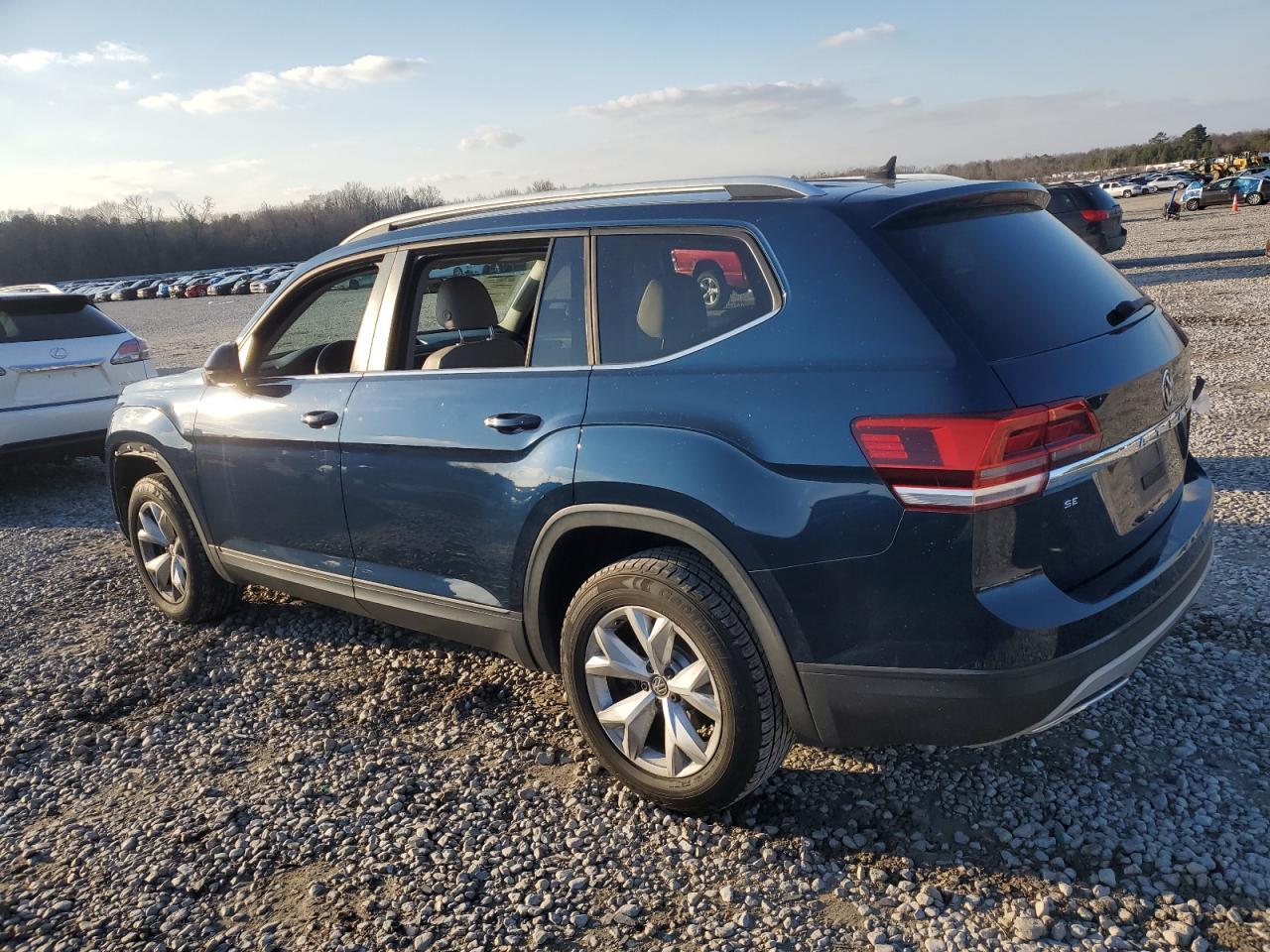 2018 VOLKSWAGEN ATLAS SE - Image 2