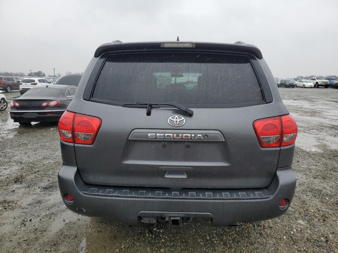 2016 TOYOTA SEQUOIA SR - Image 6