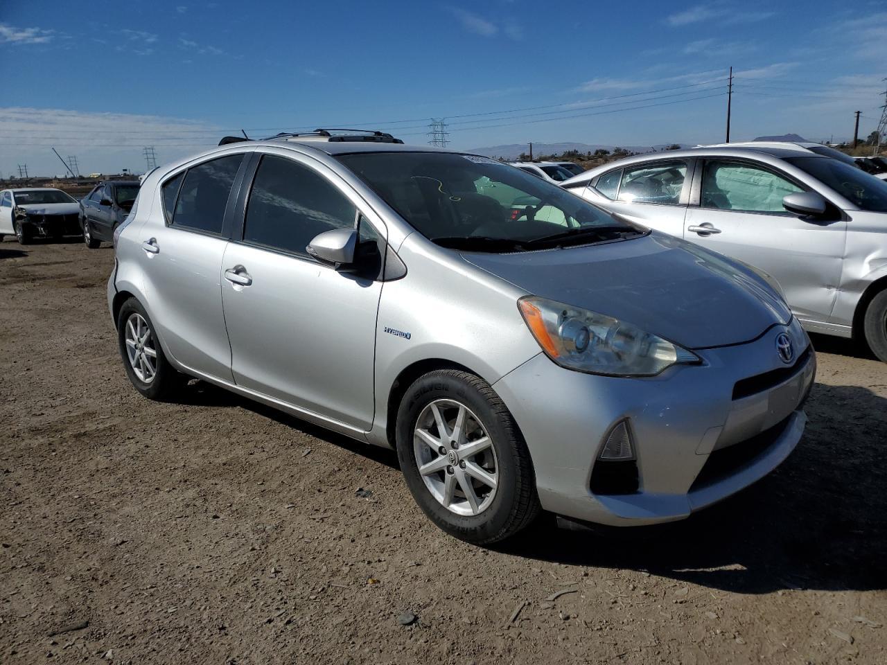 2013 TOYOTA PRIUS C - Фото 4