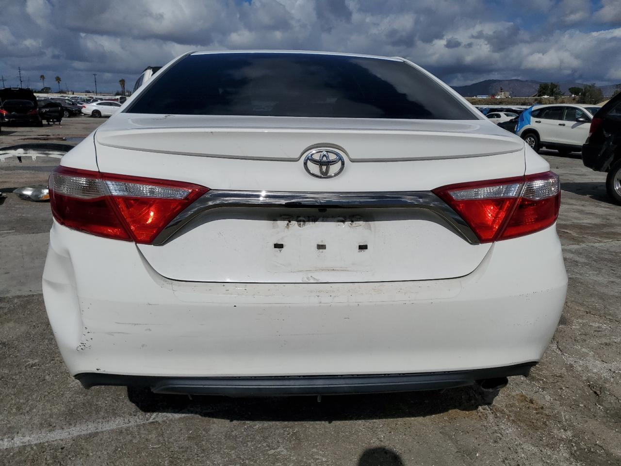 2015 TOYOTA CAMRY LE - Фото 6