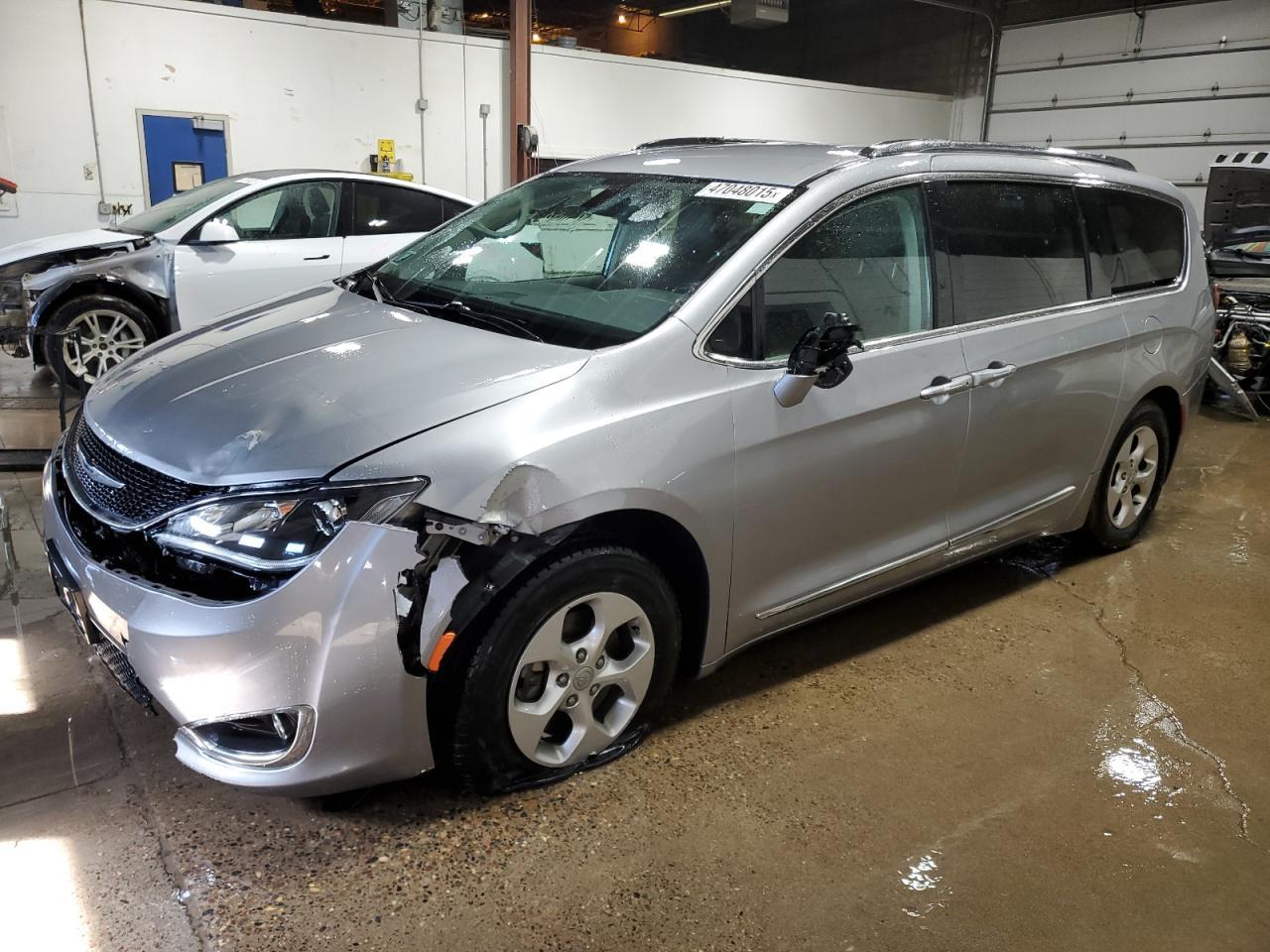 2017 CHRYSLER PACIFICA T