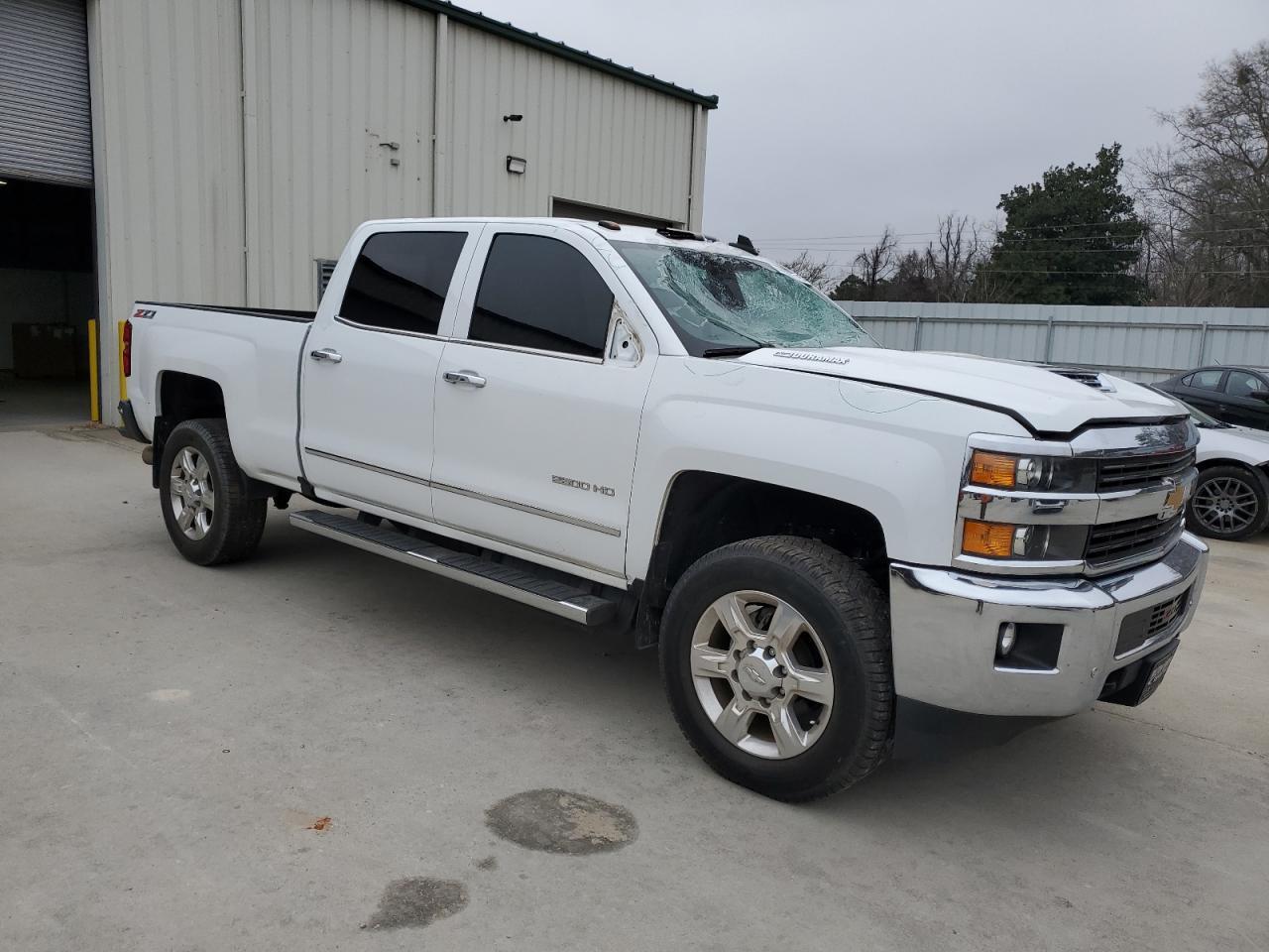 2017 CHEVROLET SILVERADO - Image 4
