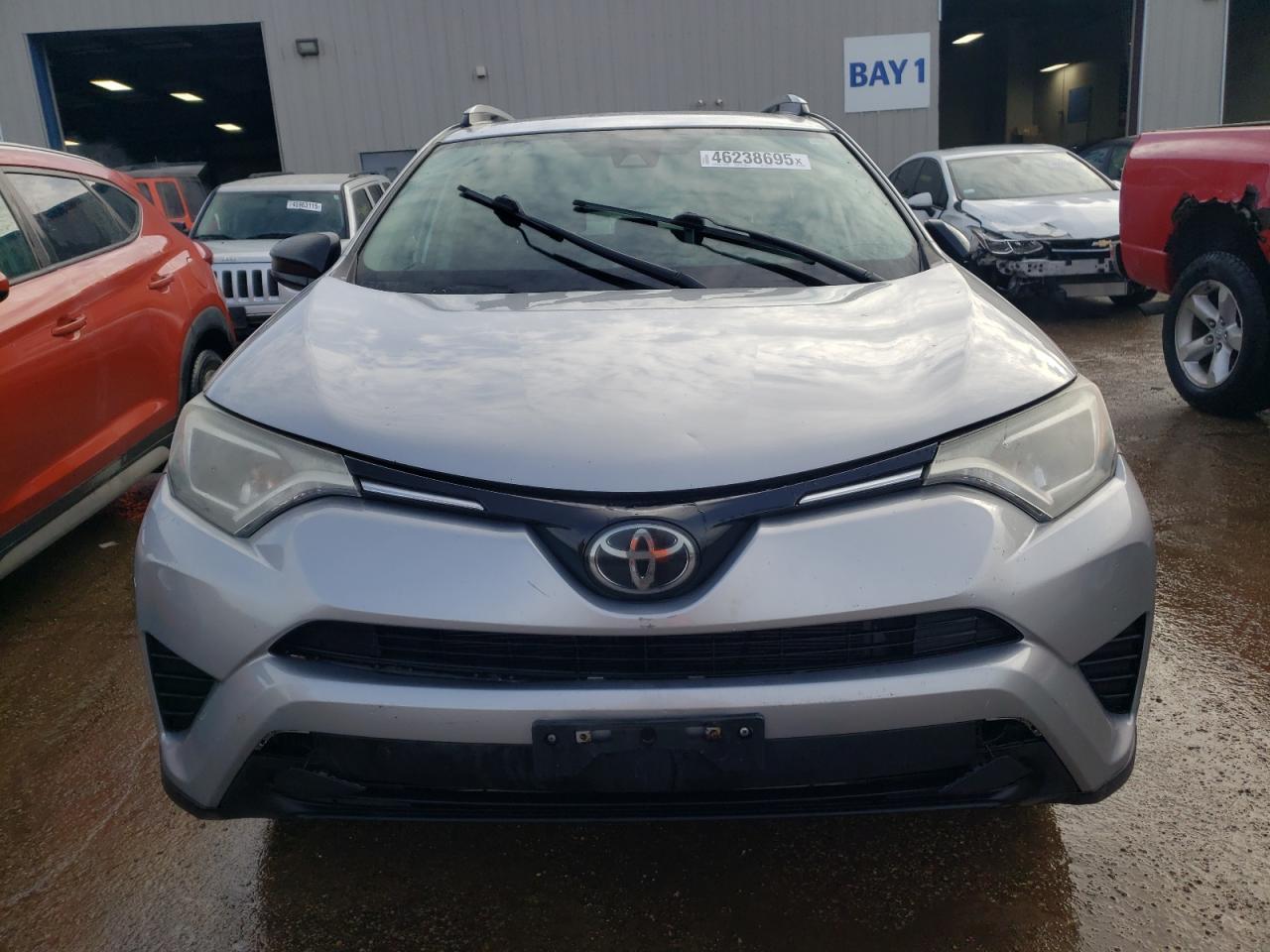 2017 TOYOTA RAV4 LE - Фото 5