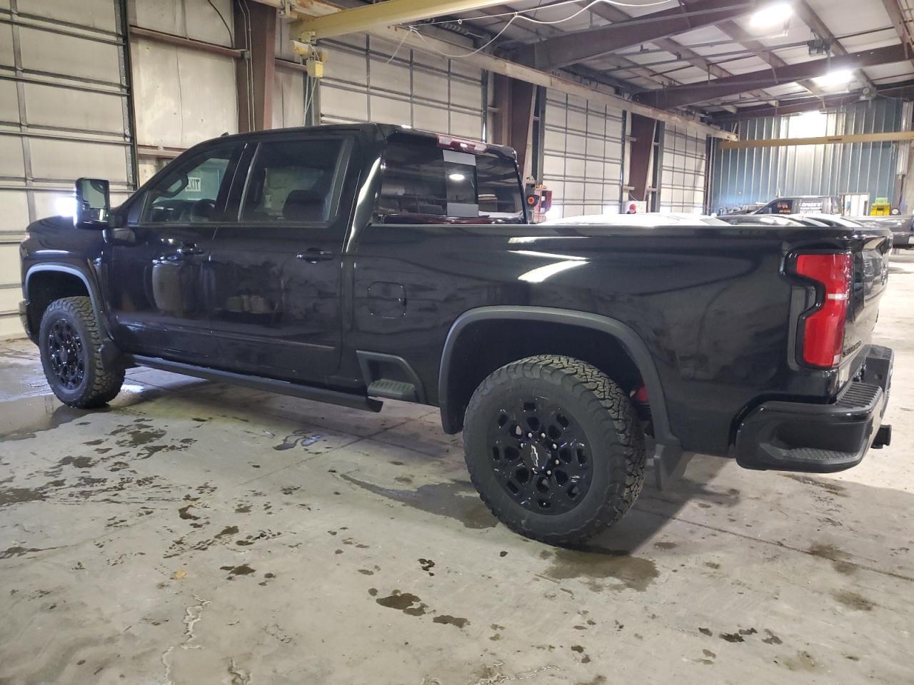 2024 CHEVROLET SILVERADO - Image 2