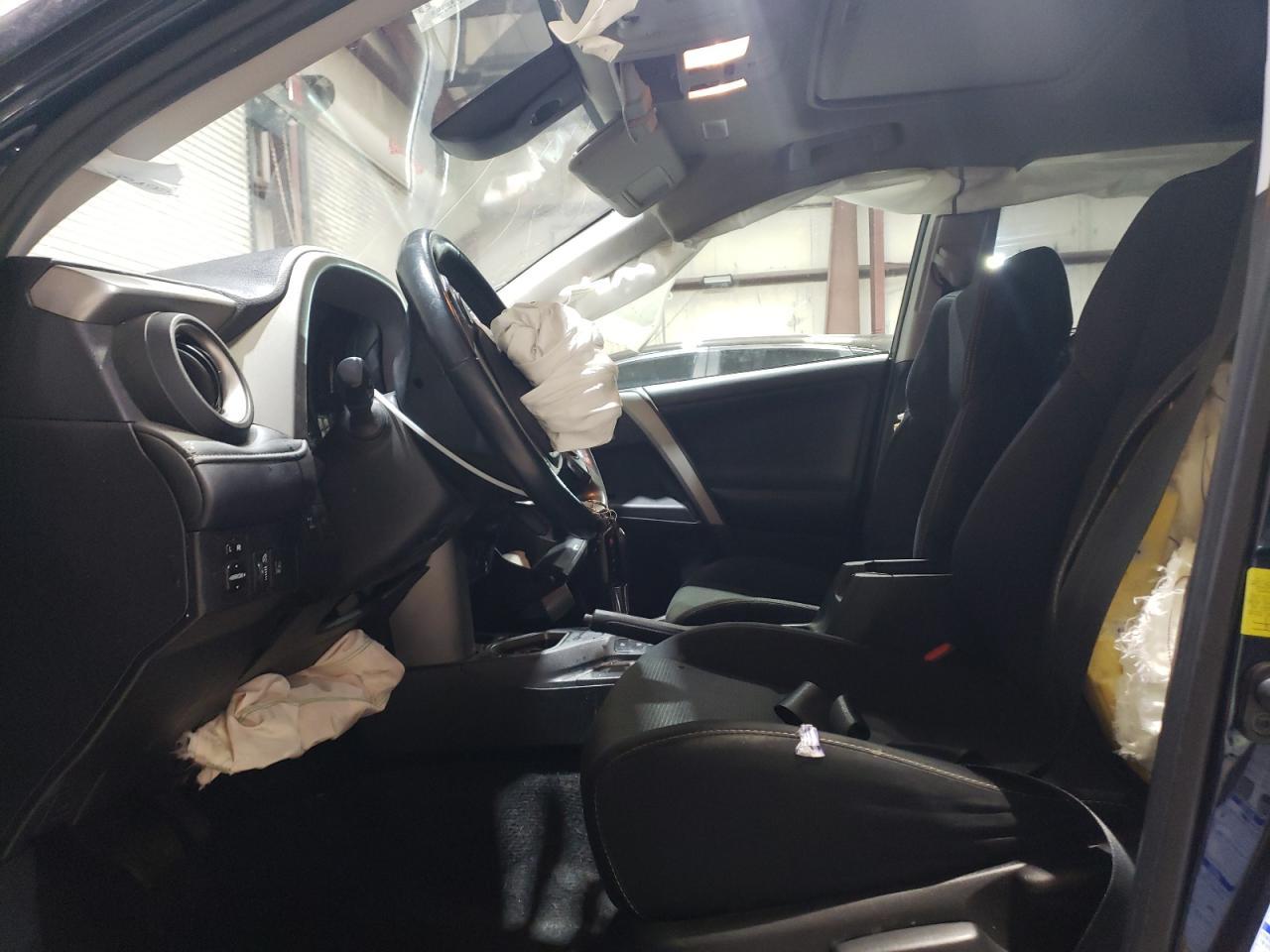 2017 TOYOTA RAV4 XLE - Фото 7