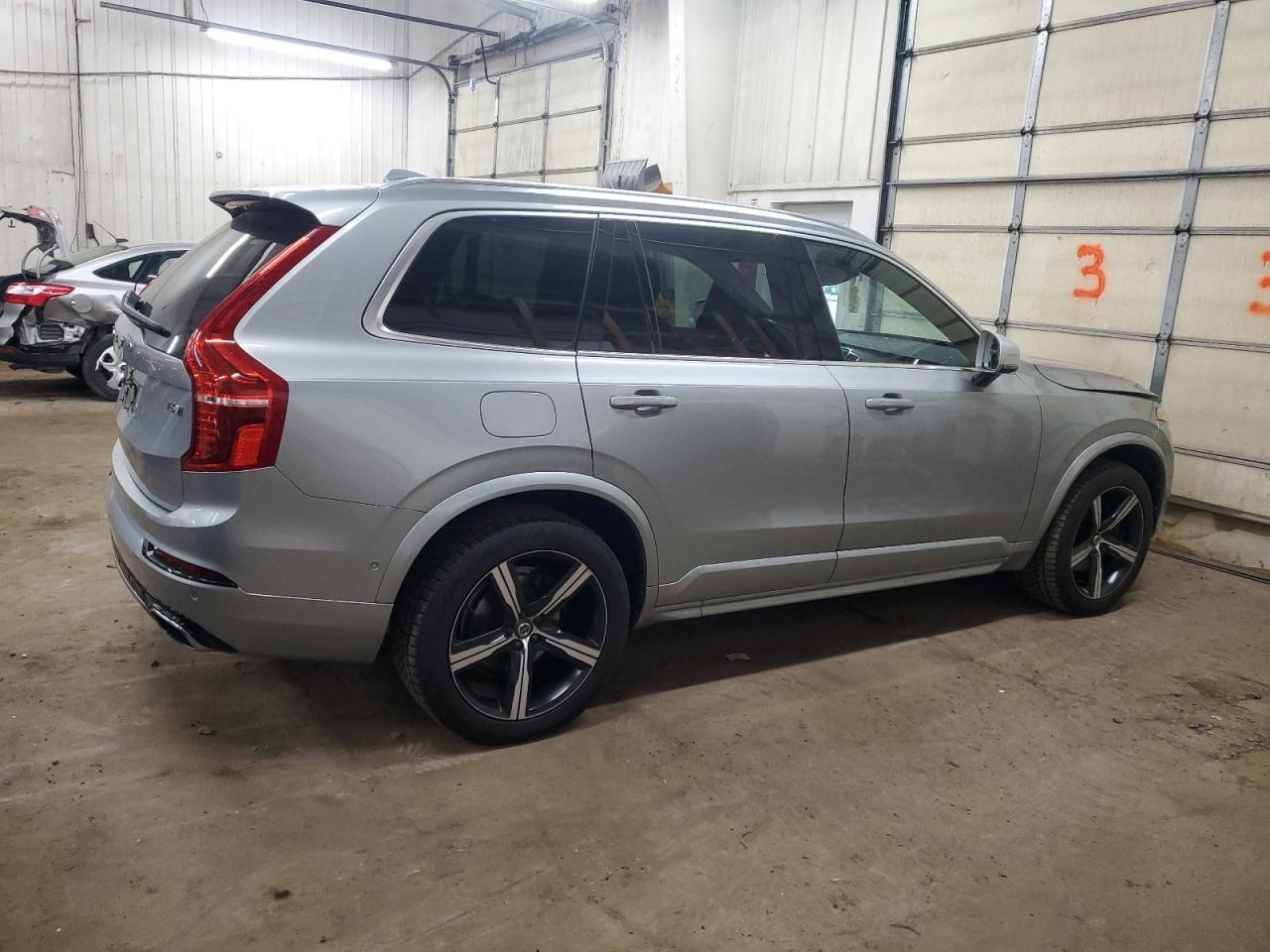 2016 VOLVO XC90 T6 - Фото 3