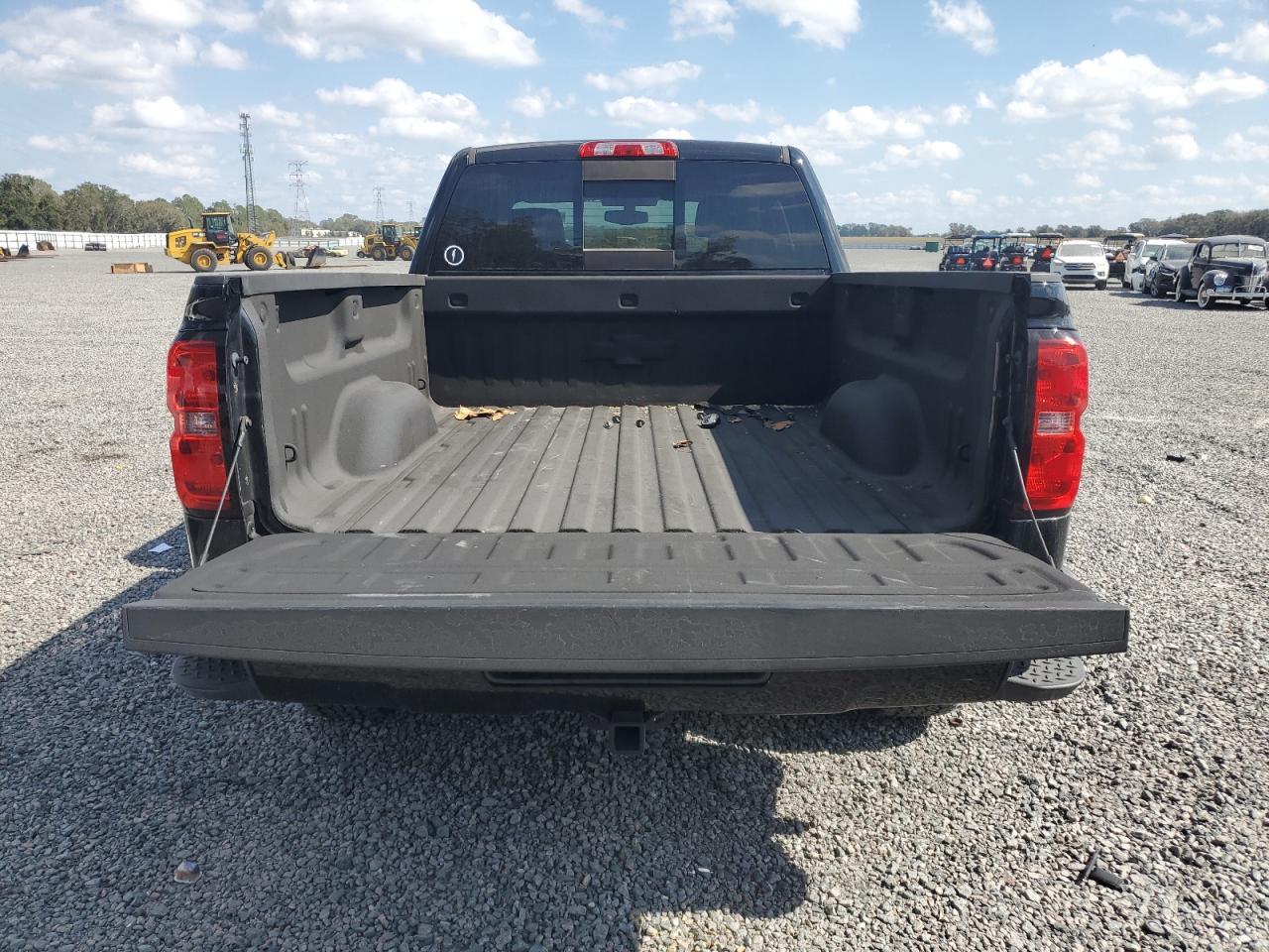 2017 CHEVROLET SILVERADO - Image 6