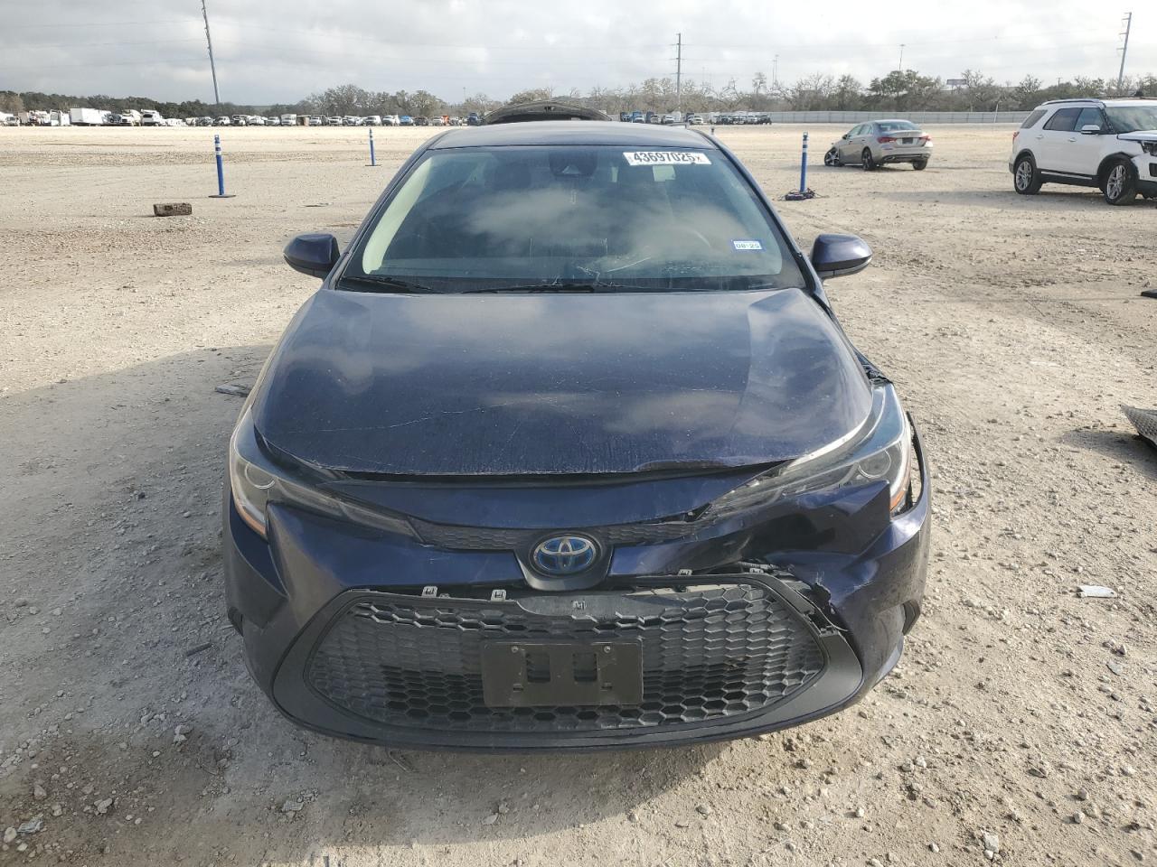 2020 TOYOTA COROLLA LE - Фото 5