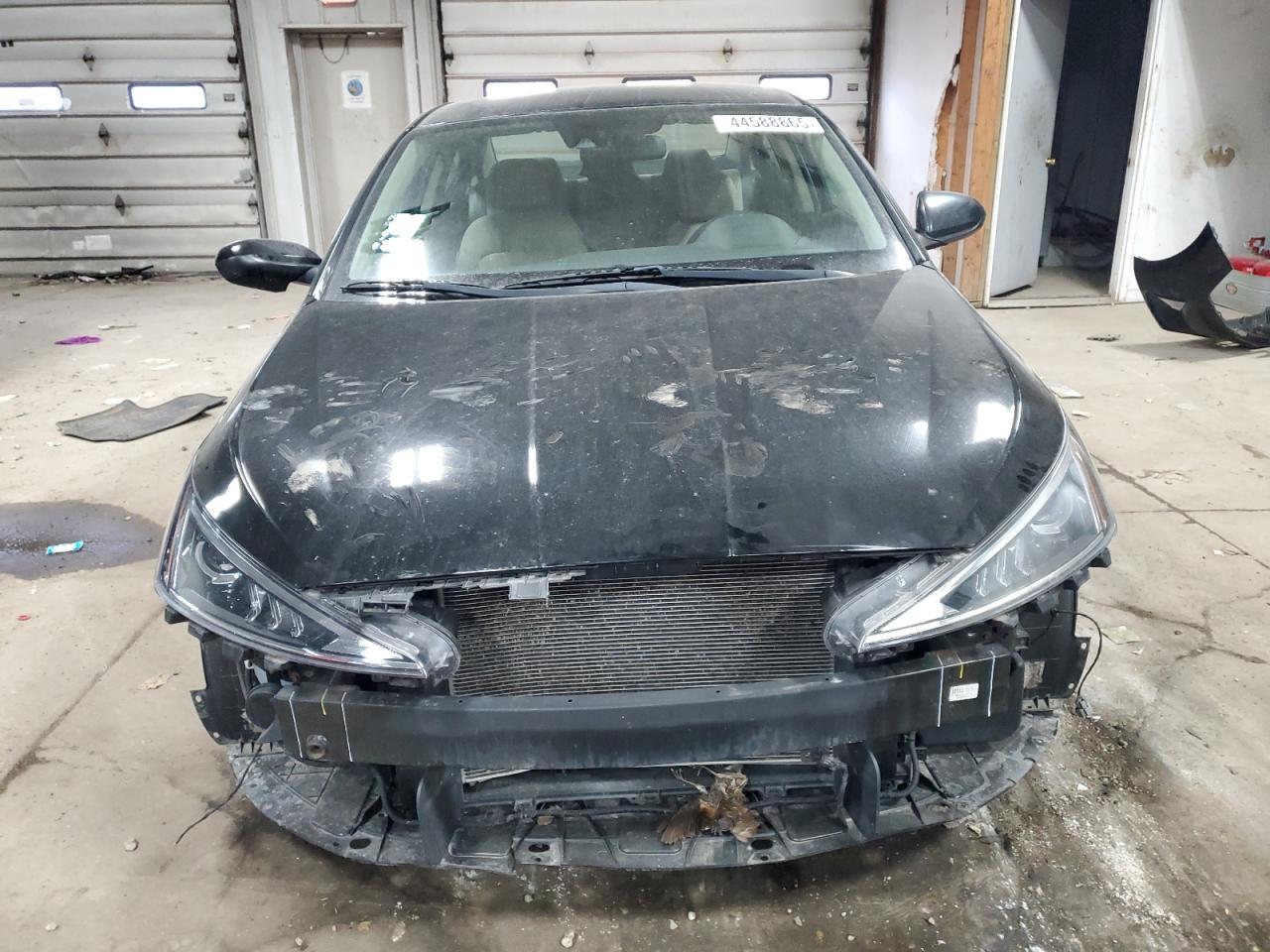 2019 HYUNDAI ELANTRA SE - Фото 5