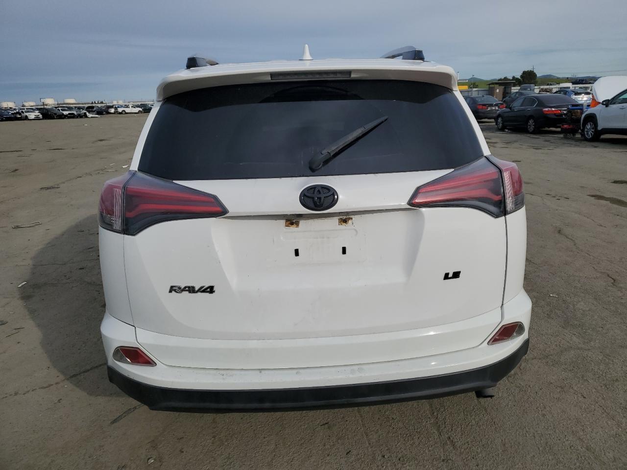 2016 TOYOTA RAV4 LE - Фото 6
