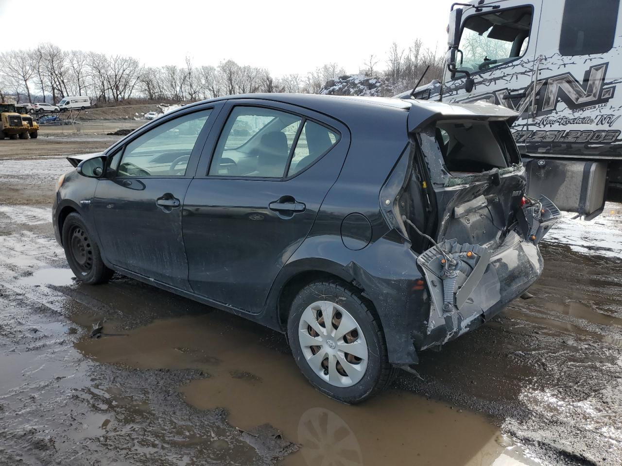 2013 TOYOTA PRIUS C - Image 2