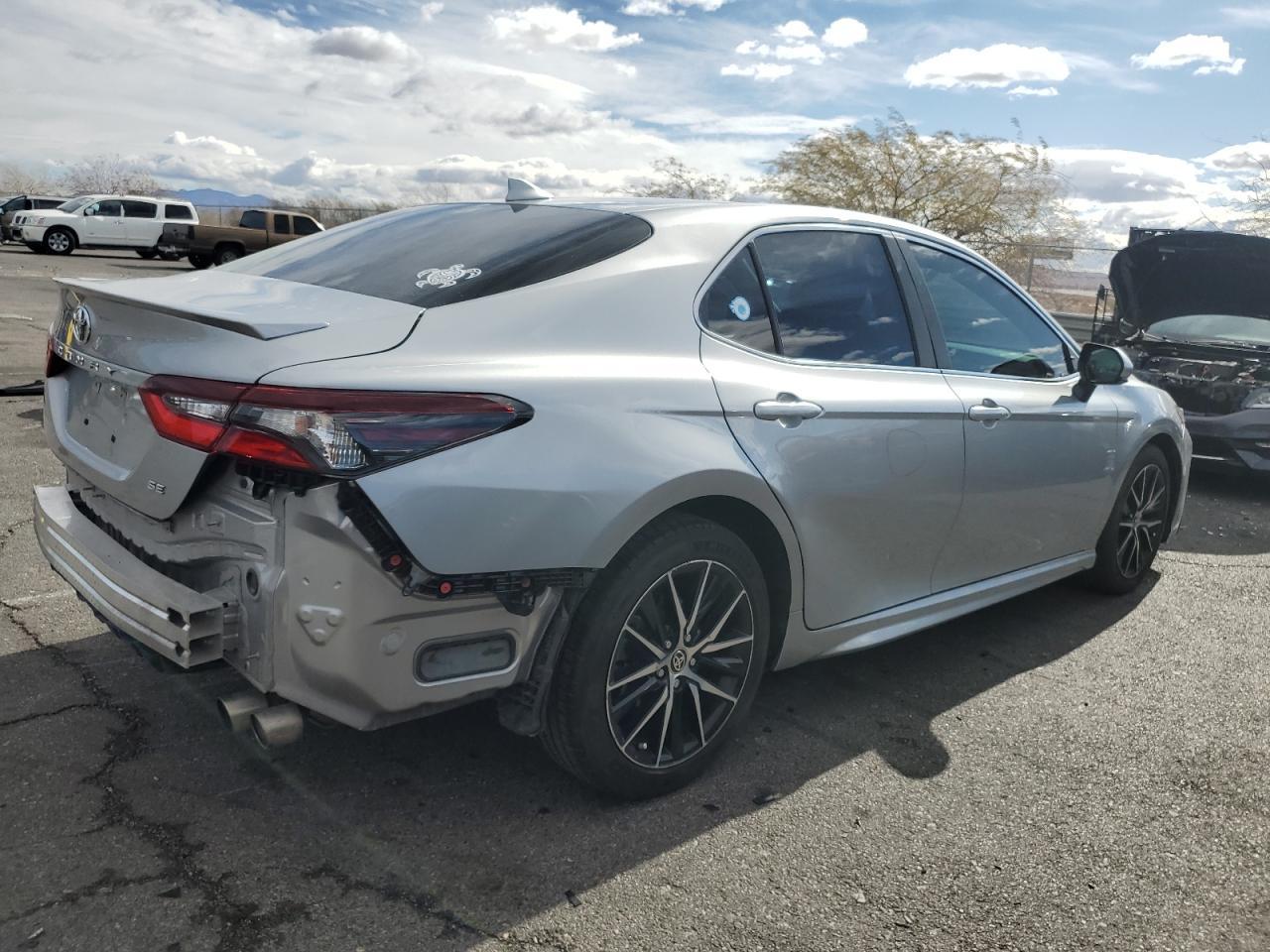 2021 TOYOTA CAMRY SE - Фото 3